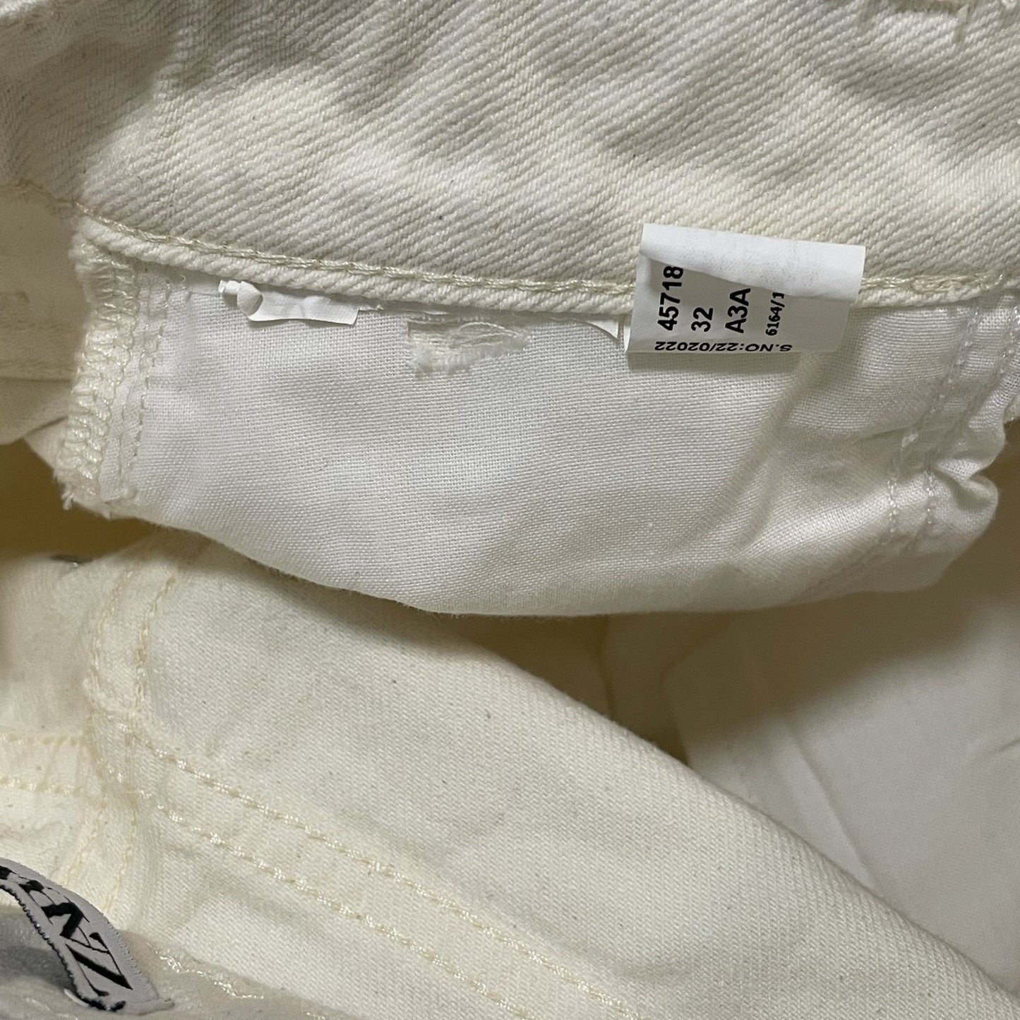 Zara Ivory Cream Denim High Rise Straight Leg Raw Hem Jeans Size 0 (23x28.5)