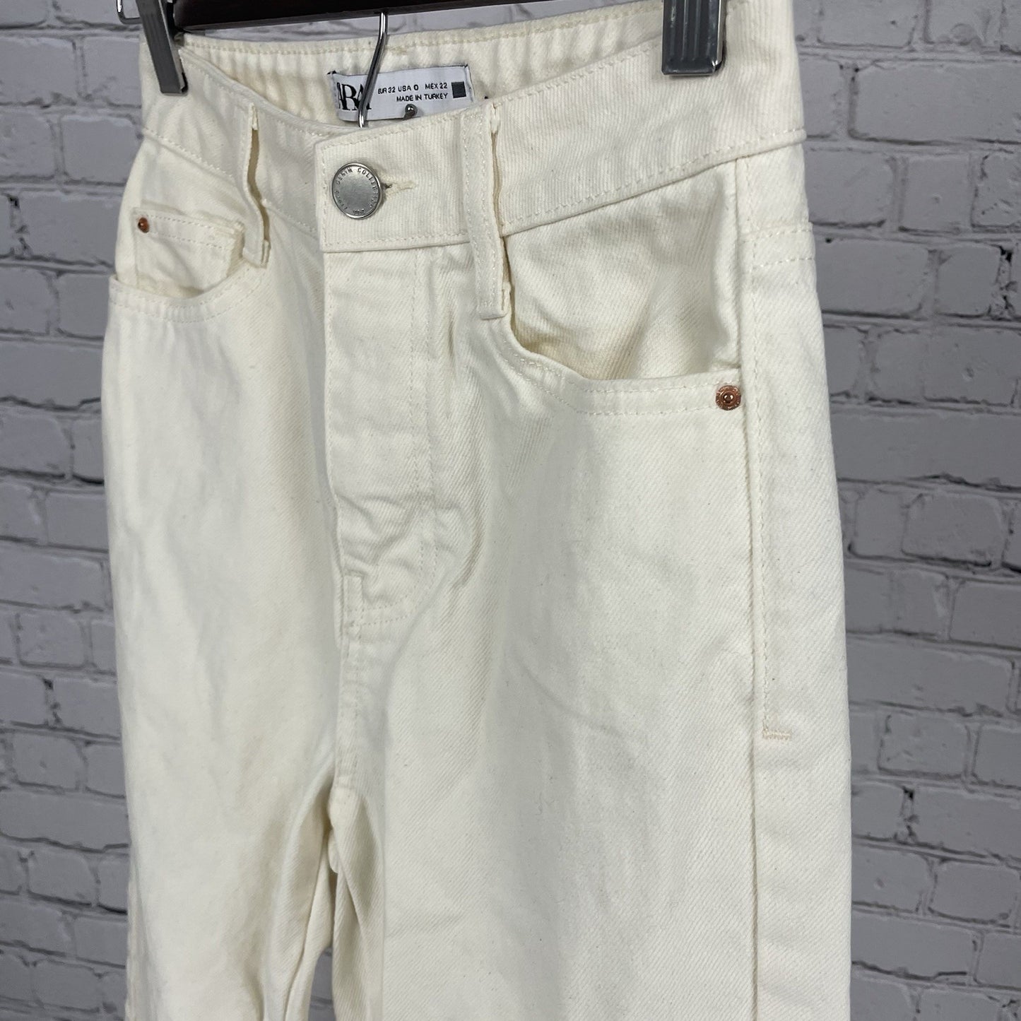 Zara Ivory Cream Denim High Rise Straight Leg Raw Hem Jeans Size 0 (23x28.5)