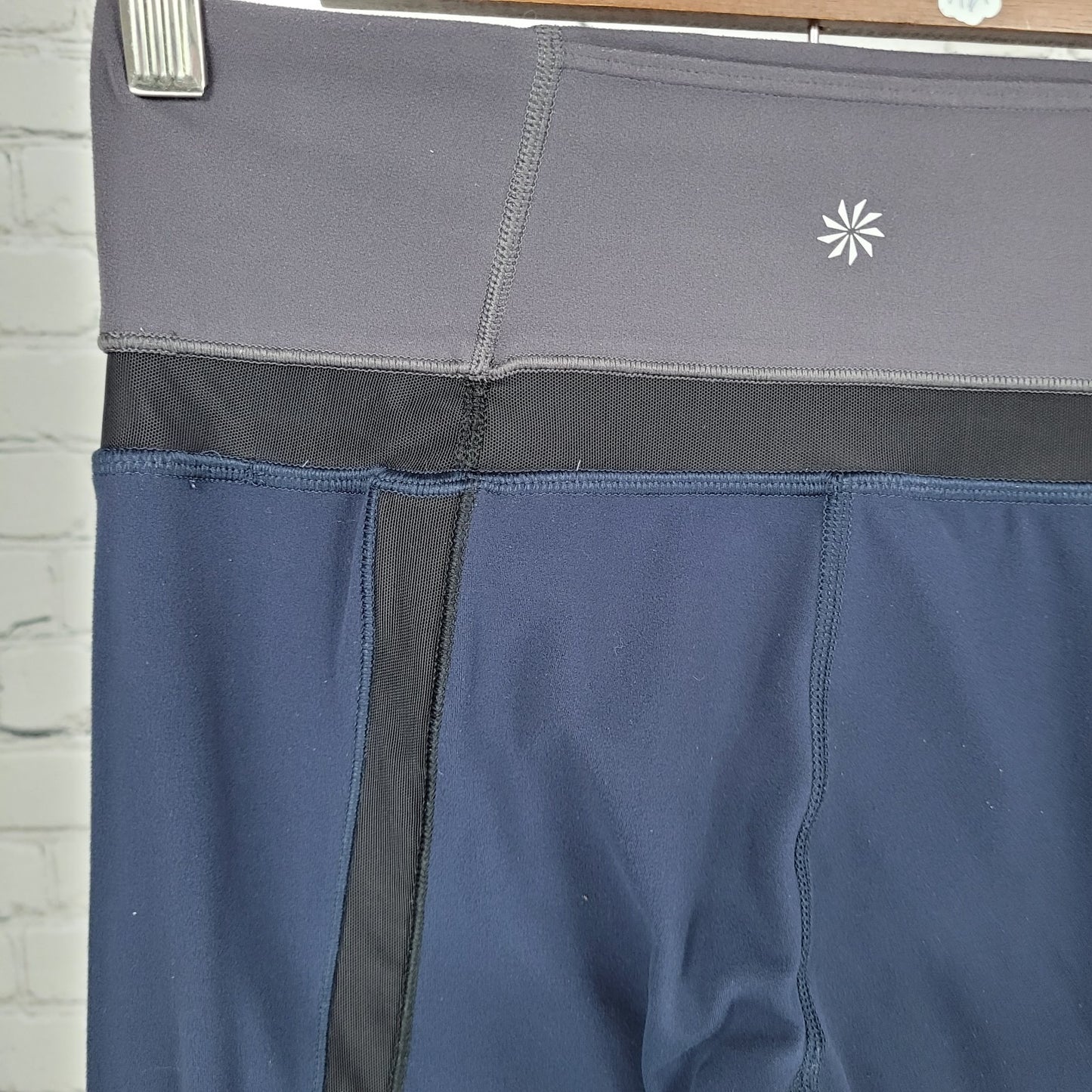 Athleta Blue Mesh Vented Athleisure Yoga Pants Leggings Size Small S (26x25)