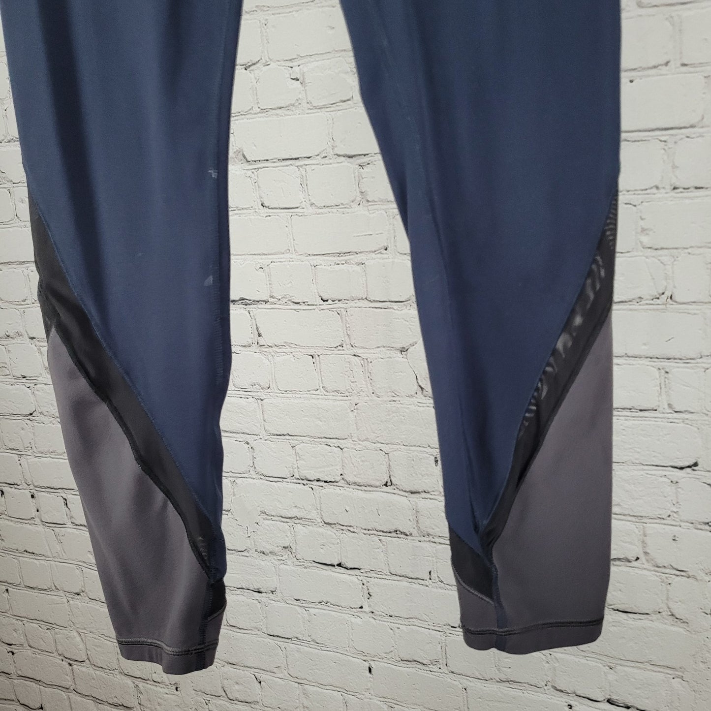 Athleta Blue Mesh Vented Athleisure Yoga Pants Leggings Size Small S (26x25)