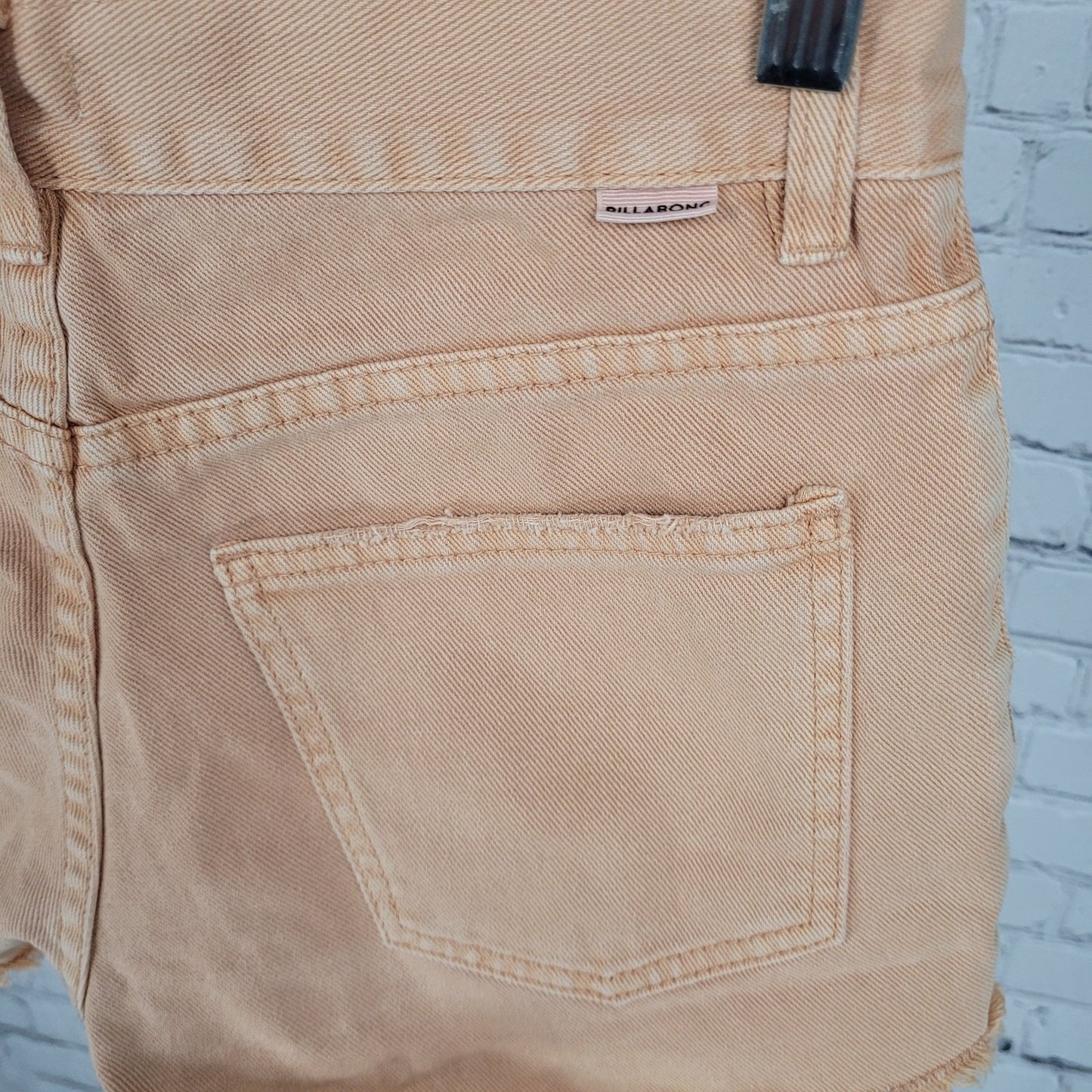 Billabong Muted Orange Denim Raw Hem Mid Rise Jean Shorts Size 25 (27x2.5)