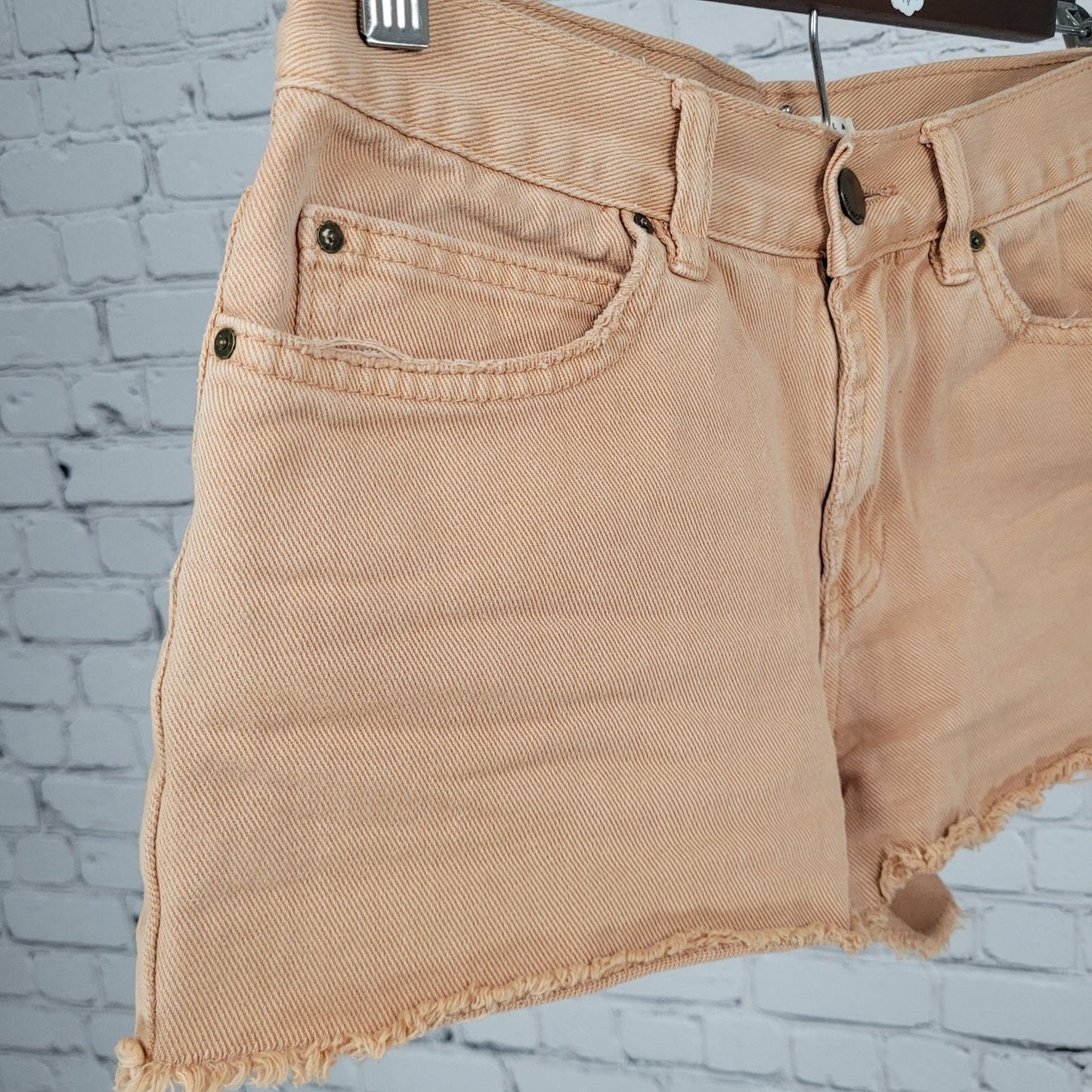 Billabong Muted Orange Denim Raw Hem Mid Rise Jean Shorts Size 25 (27x2.5)