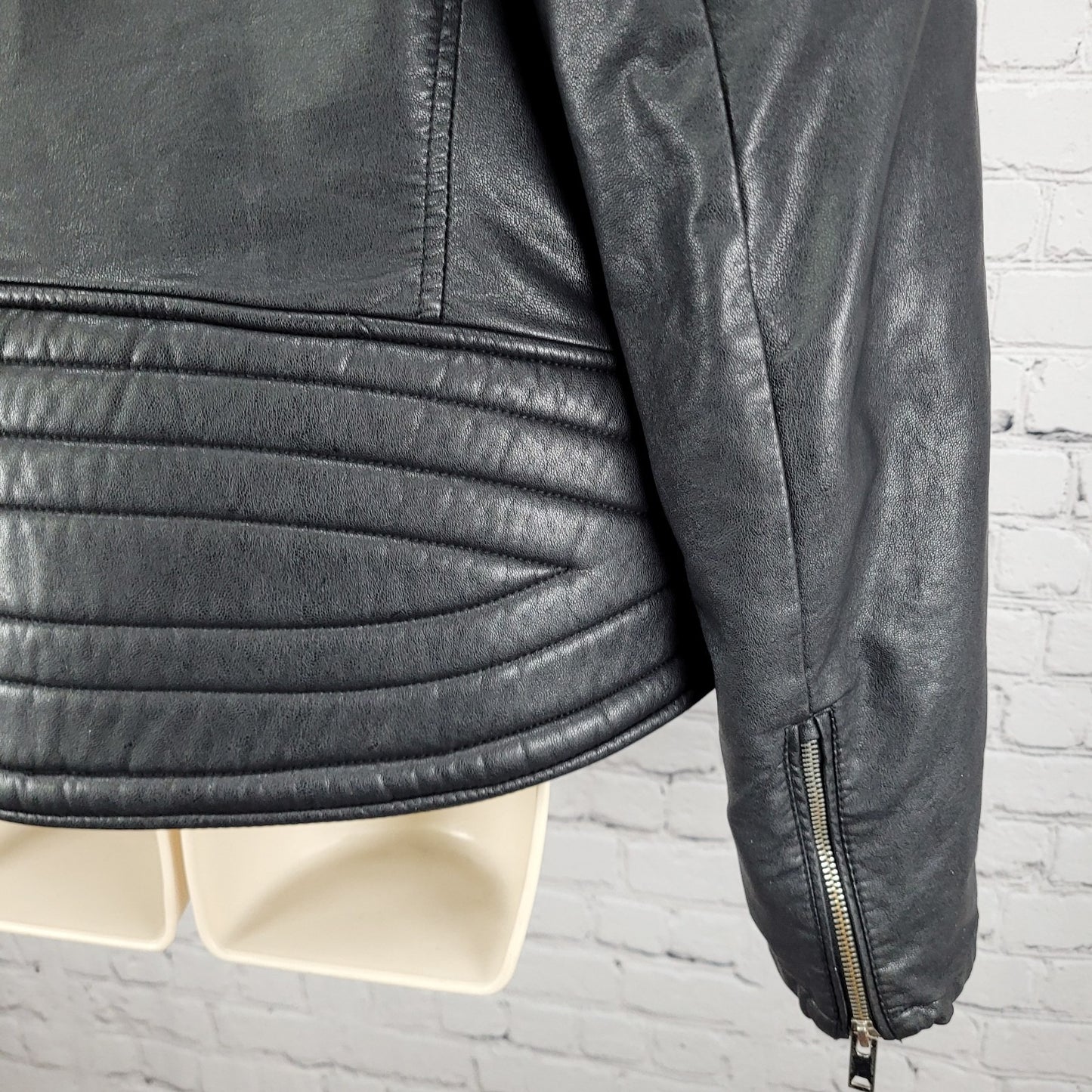 BLANKNYC Black Vegan Leather Moto Biker Collared Zipped Padded Jacket Size XL
