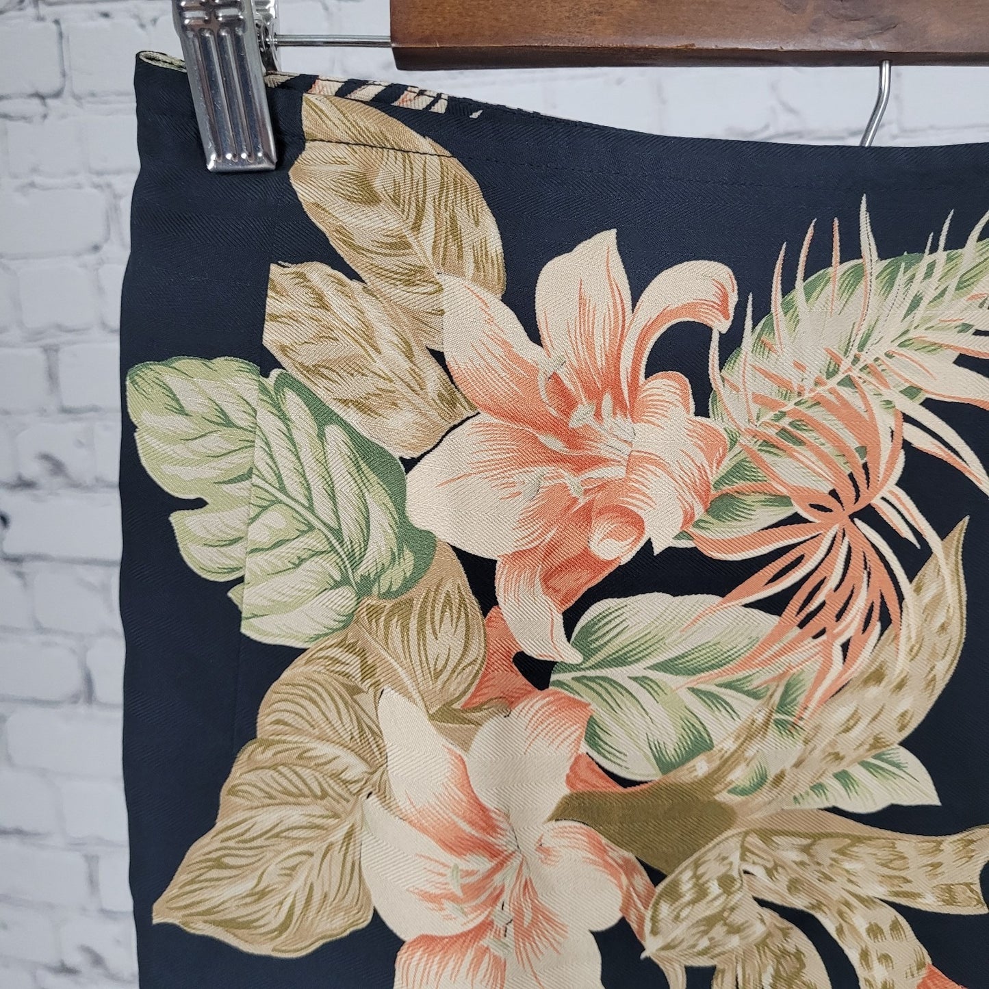 Tommy Bahama Navy 100% Silk Tropical Floral Wrap Skirt Size Small S (27x17.5)