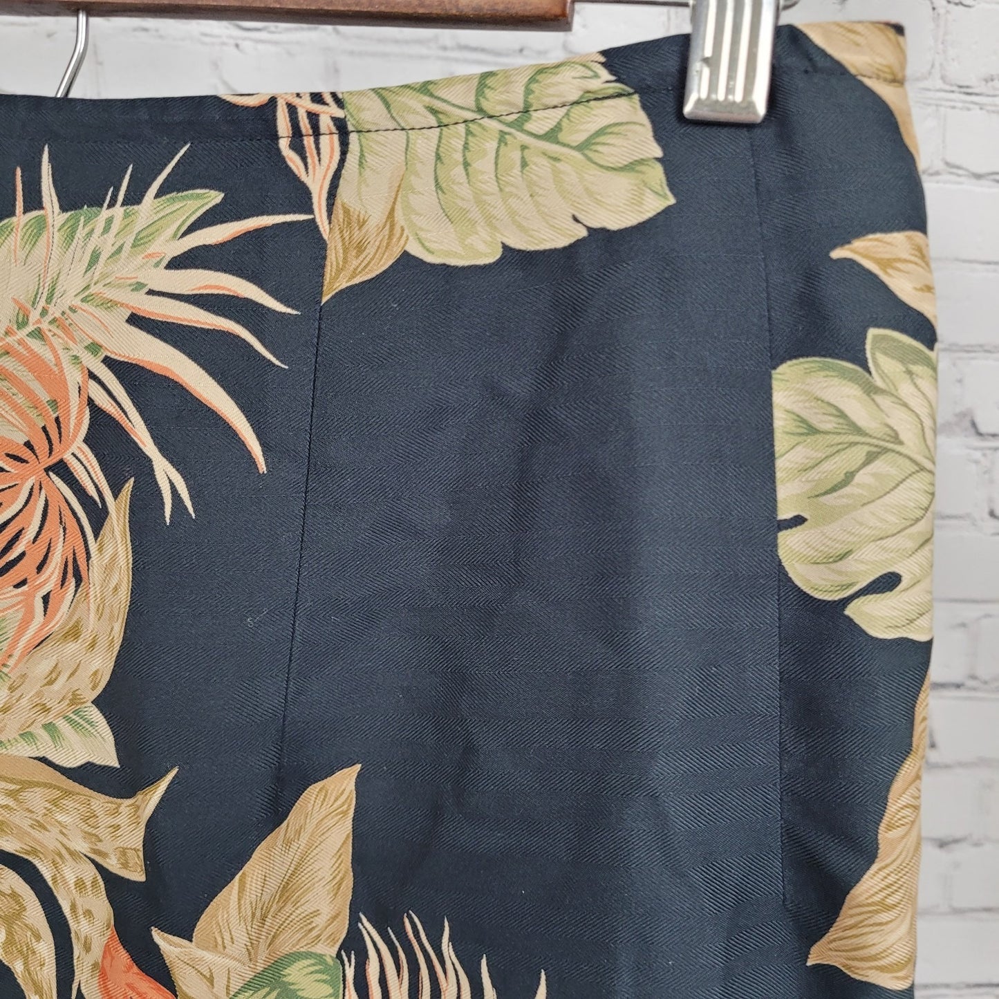 Tommy Bahama Navy 100% Silk Tropical Floral Wrap Skirt Size Small S (27x17.5)