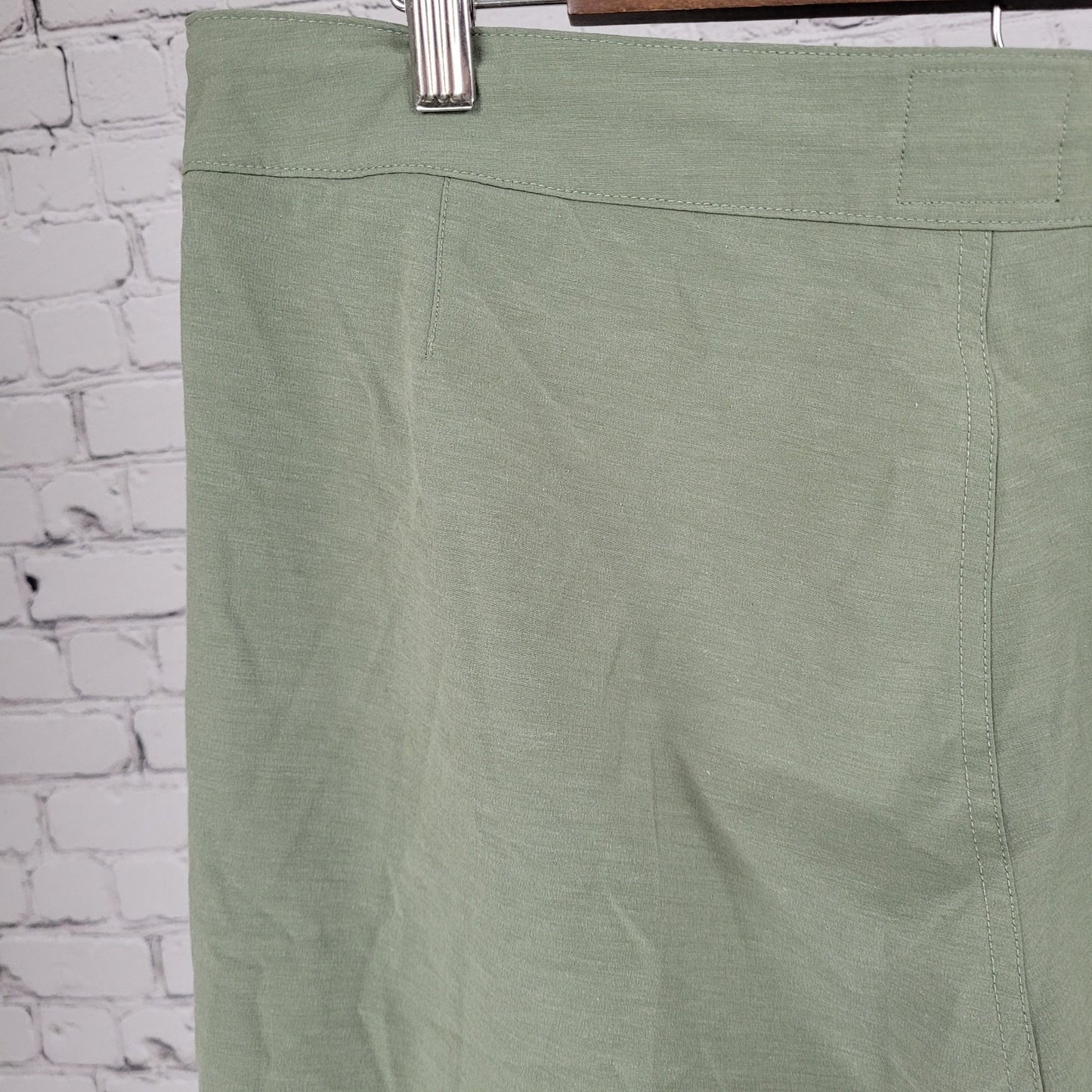 Faherty Green All Day Shorts Lightweight Stretch Chino Hybrid Size 35 (35x8.5)