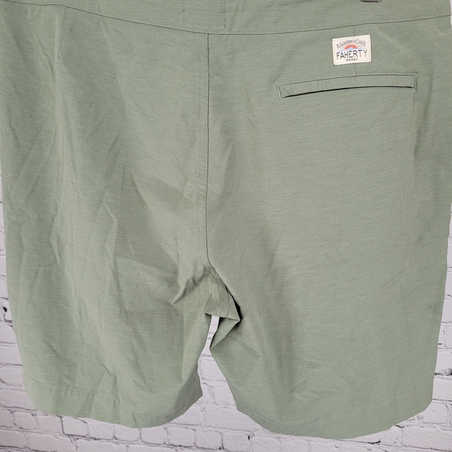 Faherty Green All Day Shorts Lightweight Stretch Chino Hybrid Size 35 (35x8.5)