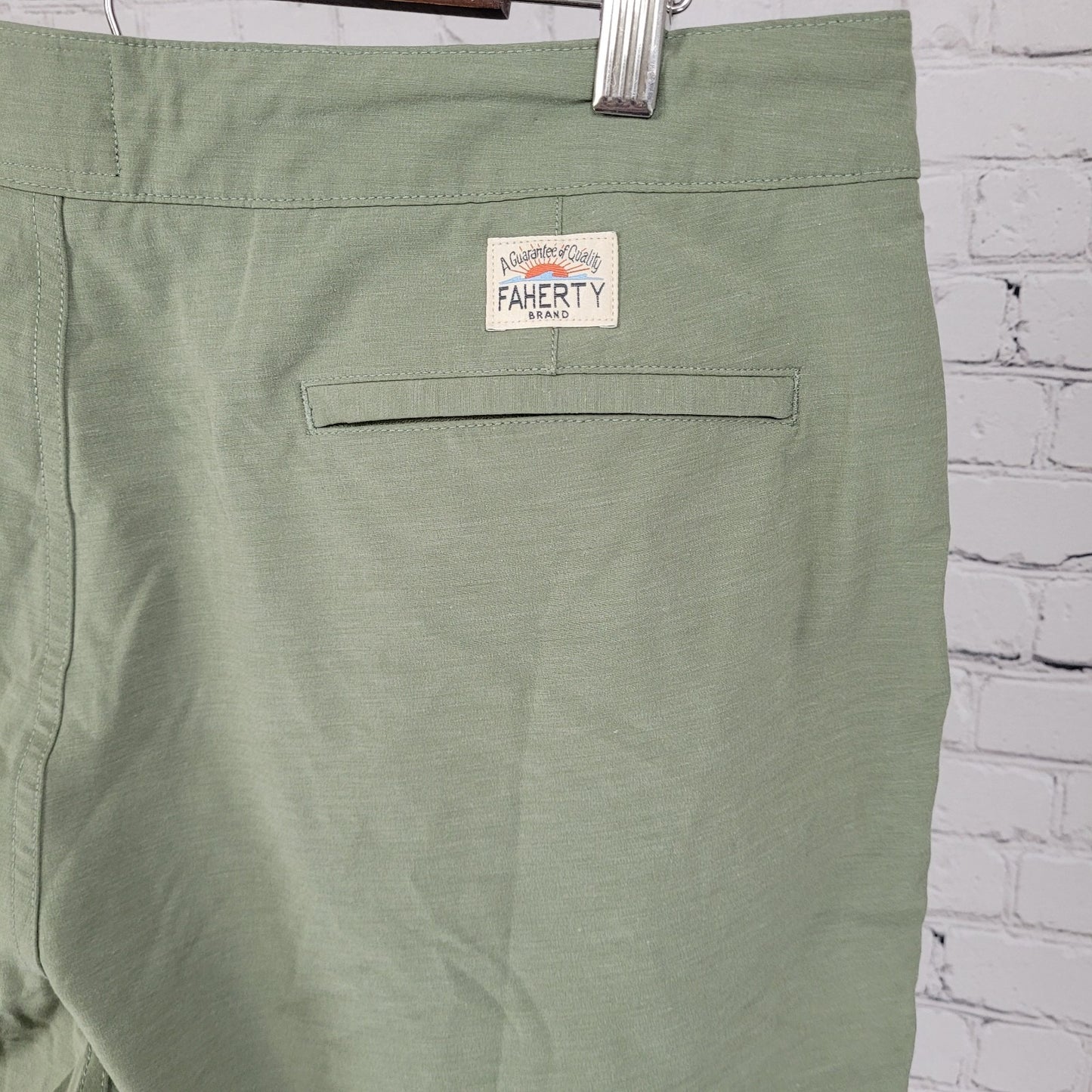 Faherty Green All Day Shorts Lightweight Stretch Chino Hybrid Size 35 (35x8.5)