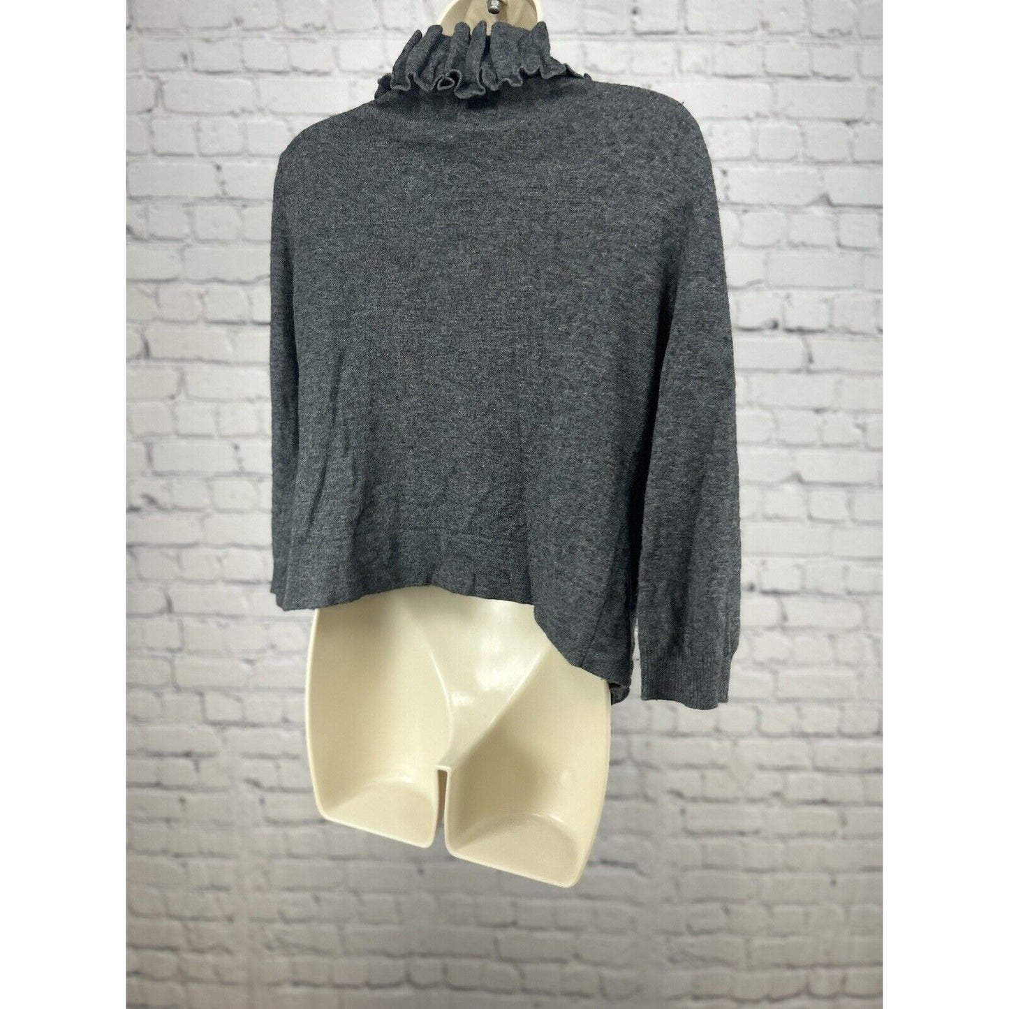 Anthropologie Tabitha Gray Ruffled Tight Knit 3/4 Sleeve Cardigan Size Medium M