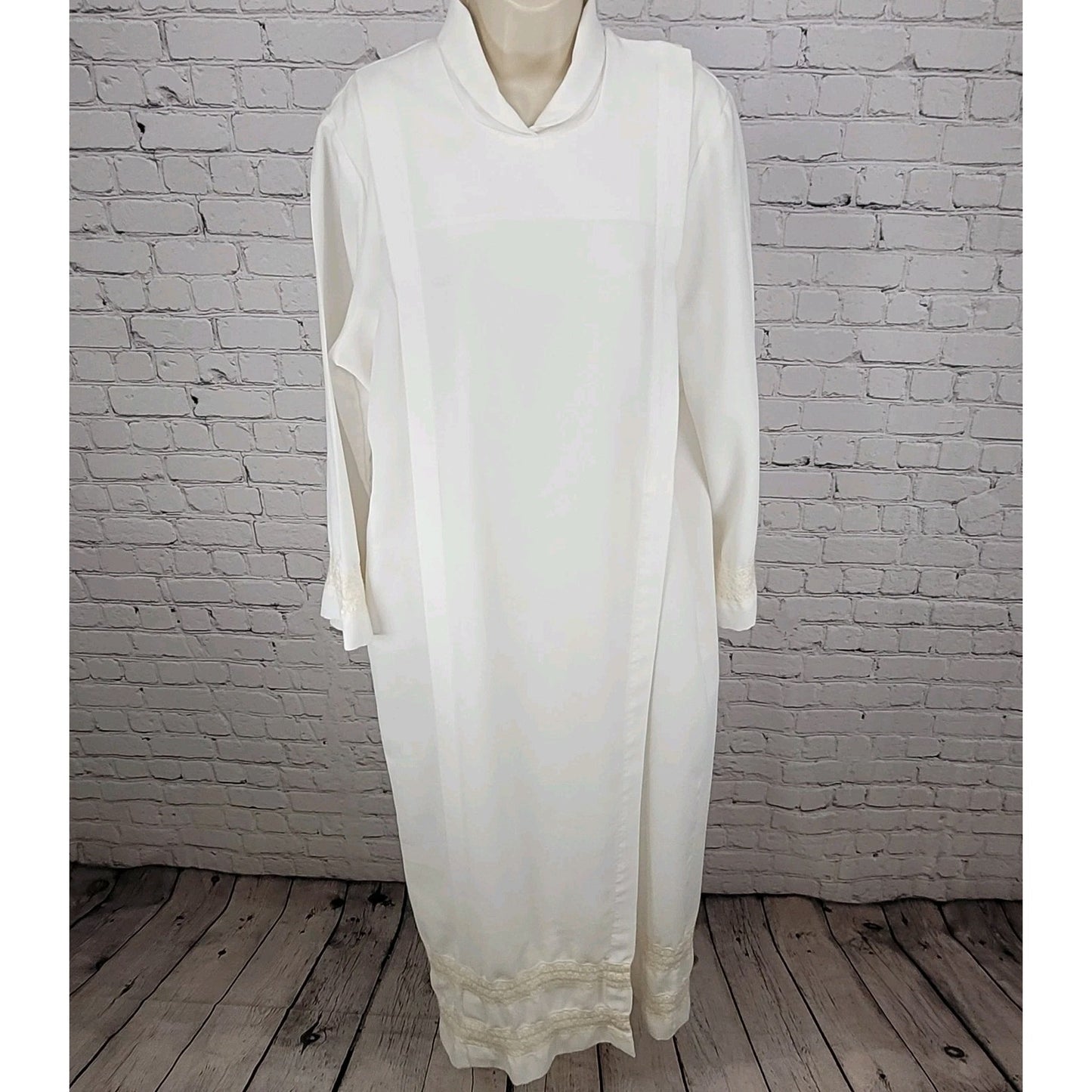 VTG Collegiate Cap & Gown White Lace Trim Clergy Robe Alb USA Made Size 55-42-32