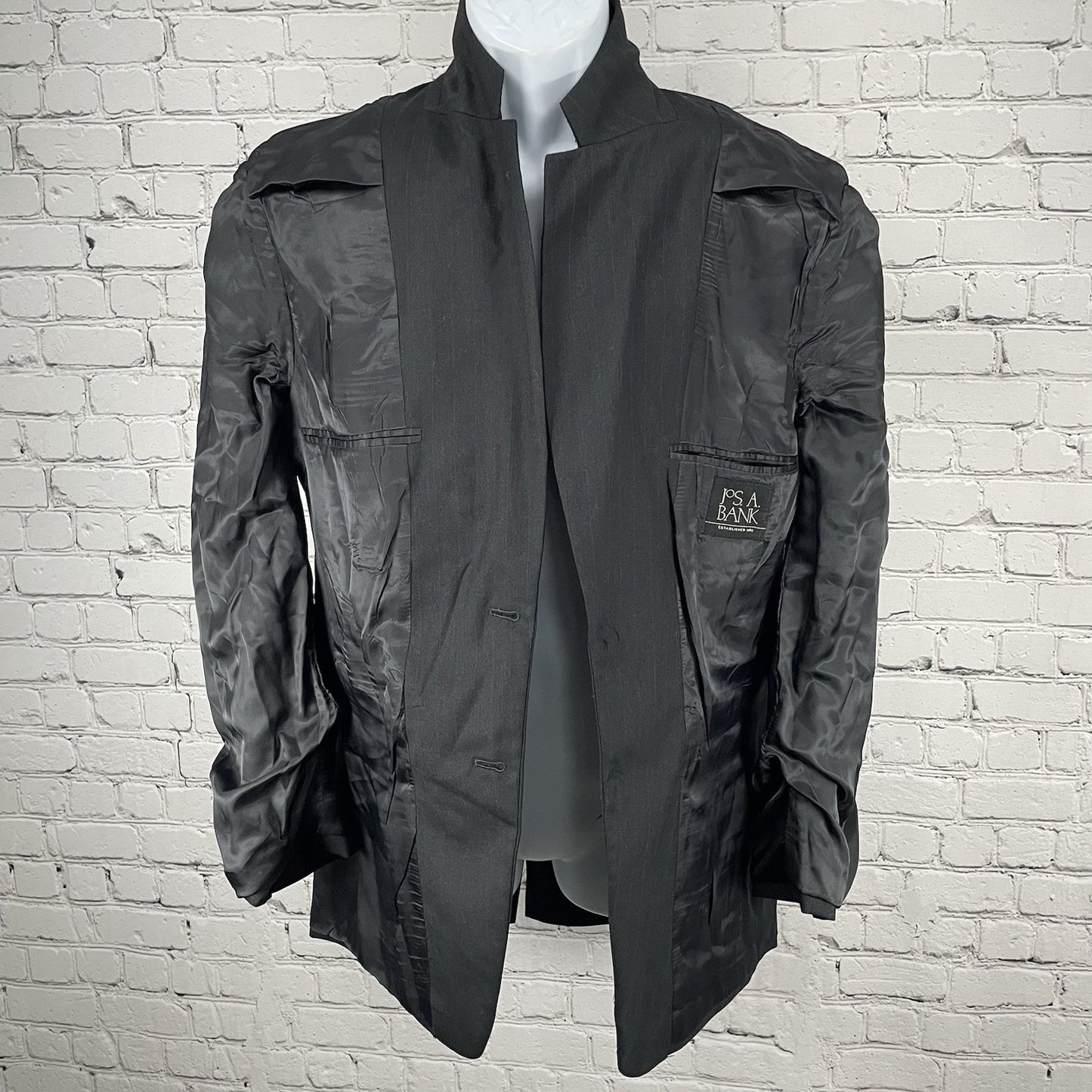 Jos A Bank Black Pinstripe 100% Wool 2 Button Vented Blazer Sport Coat Size 38R