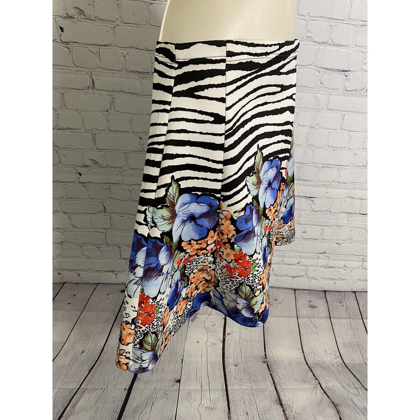 Neiman Marcus Zebra Print Floral Multicolor Knee Length Pull On A Line Skirt S