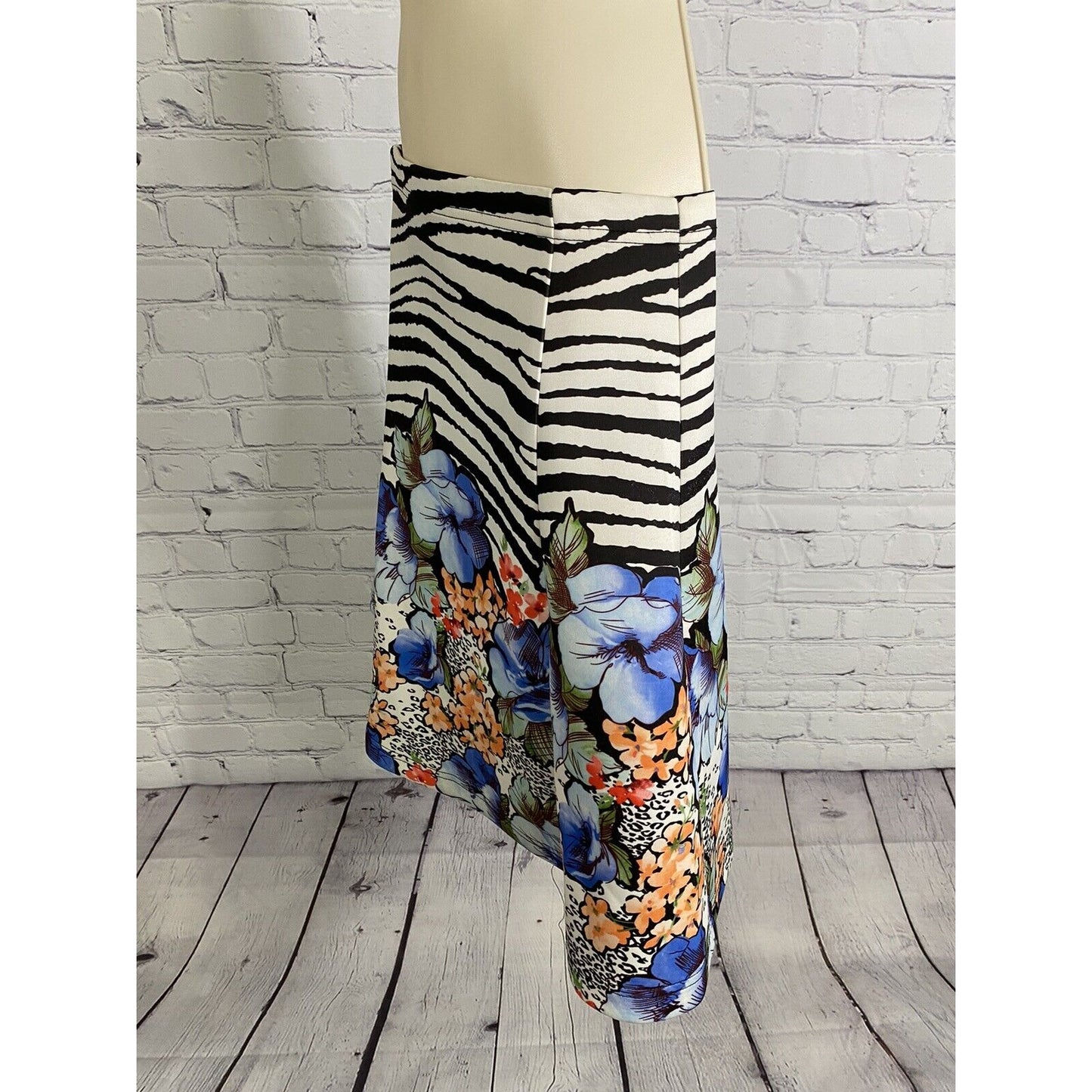 Neiman Marcus Zebra Print Floral Multicolor Knee Length Pull On A Line Skirt S