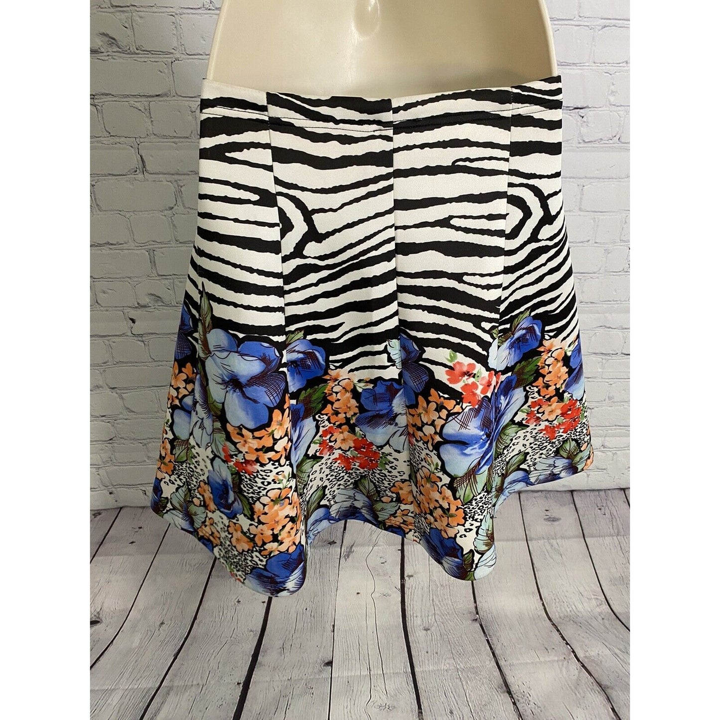 Neiman Marcus Zebra Print Floral Multicolor Knee Length Pull On A Line Skirt S
