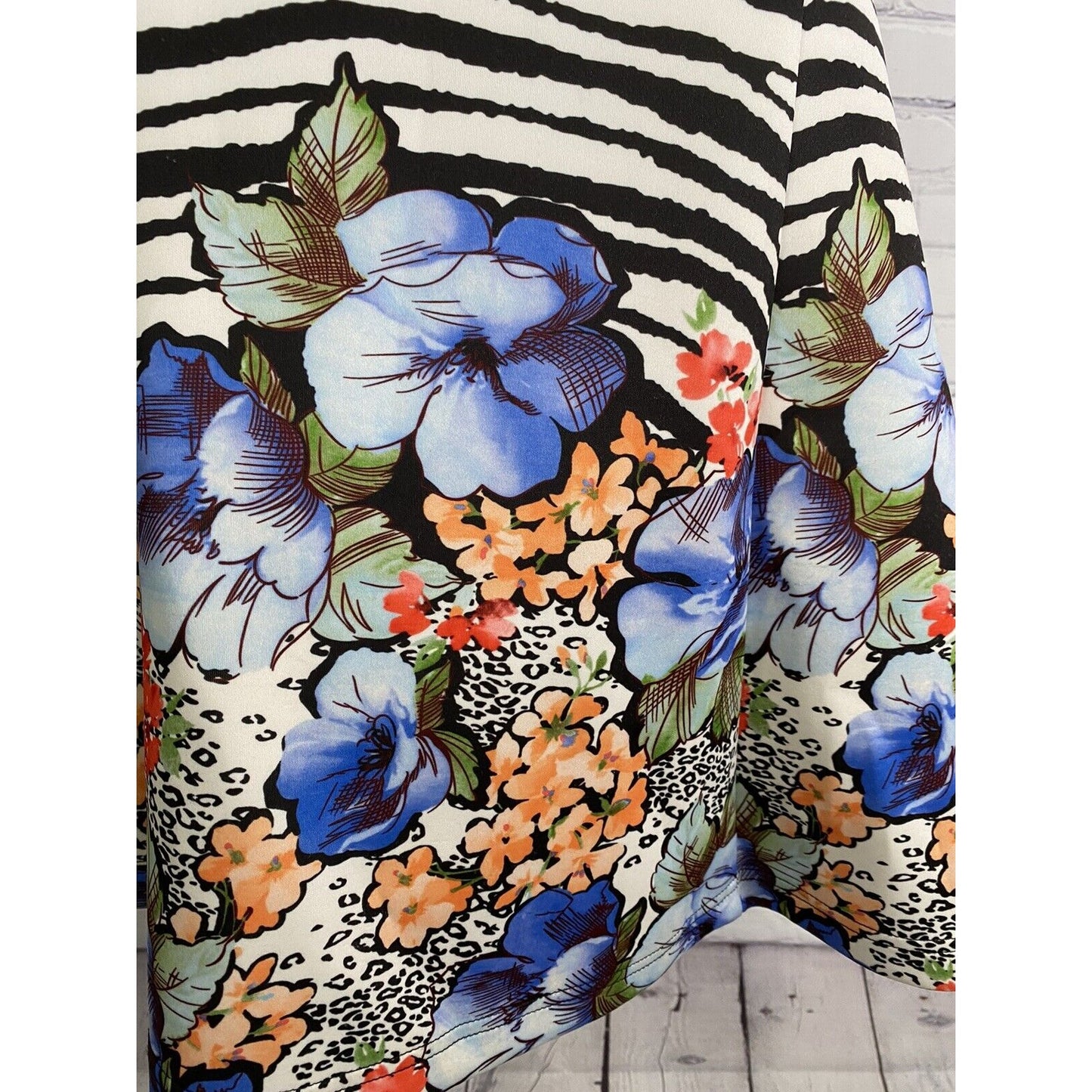 Neiman Marcus Zebra Print Floral Multicolor Knee Length Pull On A Line Skirt S
