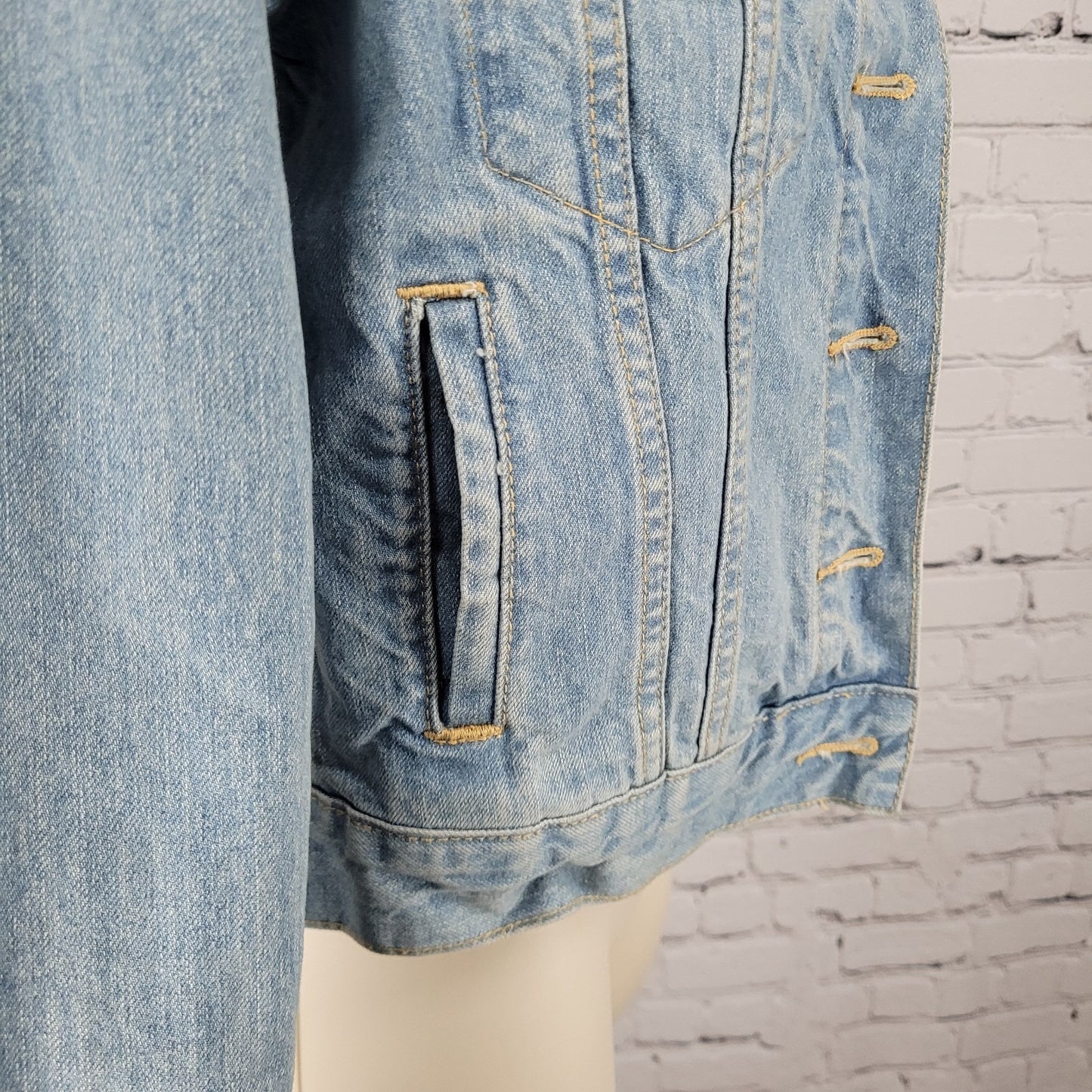BDG Urban Outfitters Blue Denim 100% Cotton Buttoned Jean Jacket Size Small S
