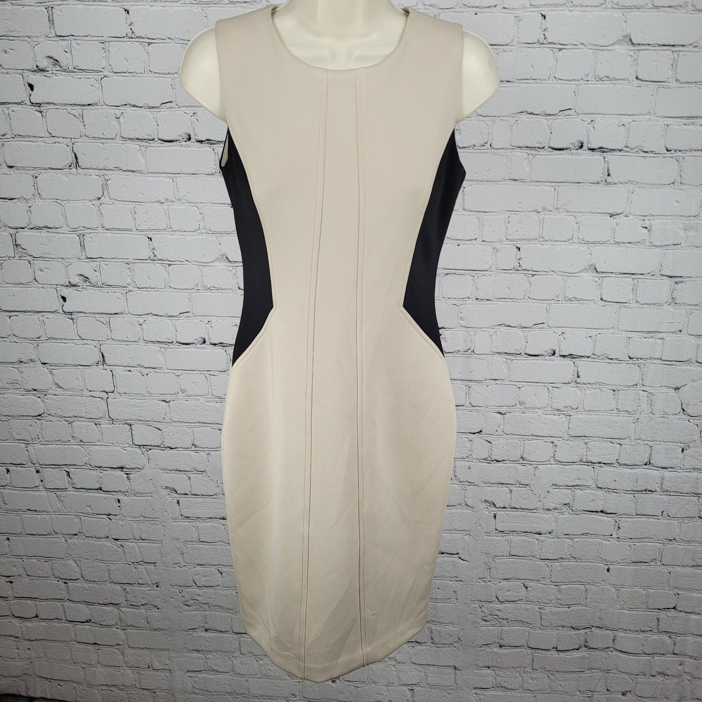 Tommy Hilfiger Beige & Black Sleeveless Stretch Zip Closure Sheath Dress Size 2