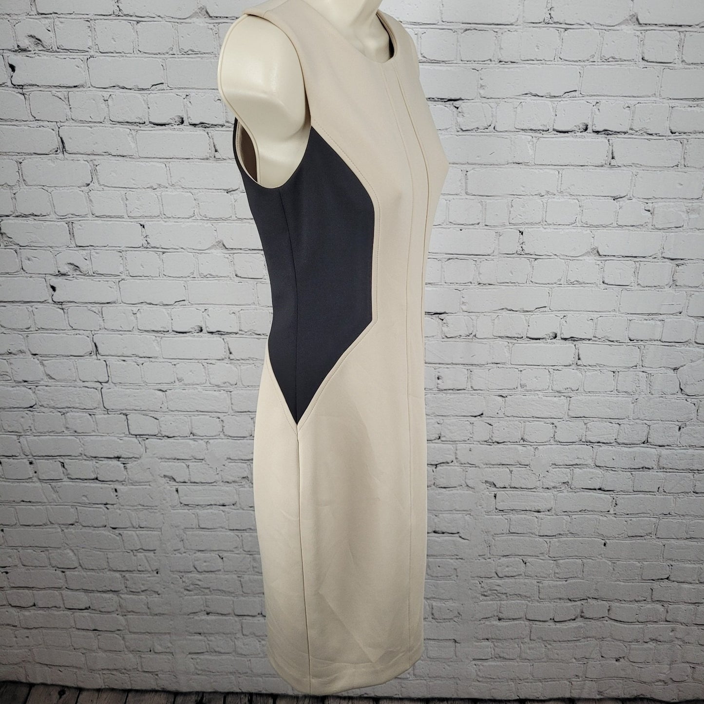 Tommy Hilfiger Beige & Black Sleeveless Stretch Zip Closure Sheath Dress Size 2