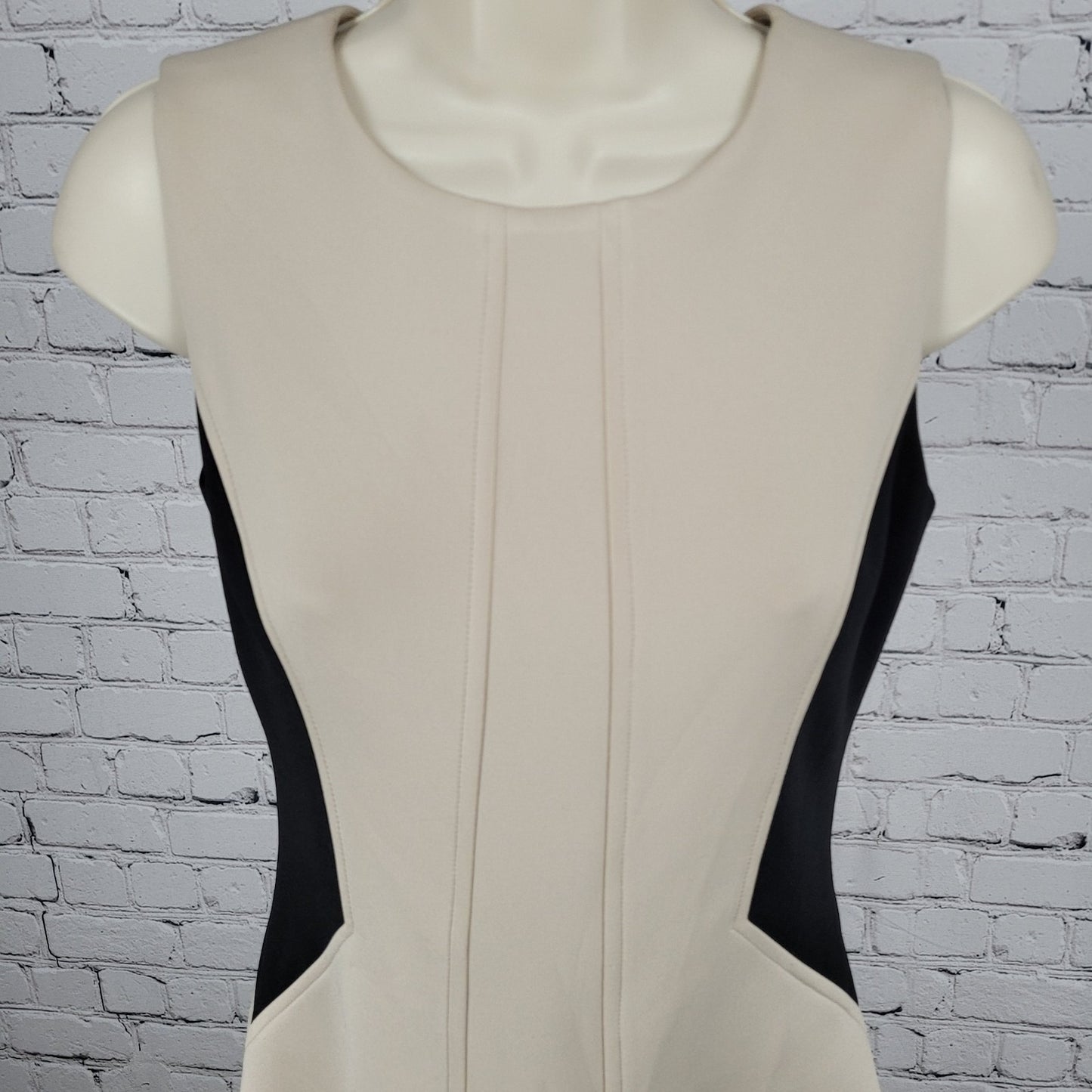 Tommy Hilfiger Beige & Black Sleeveless Stretch Zip Closure Sheath Dress Size 2