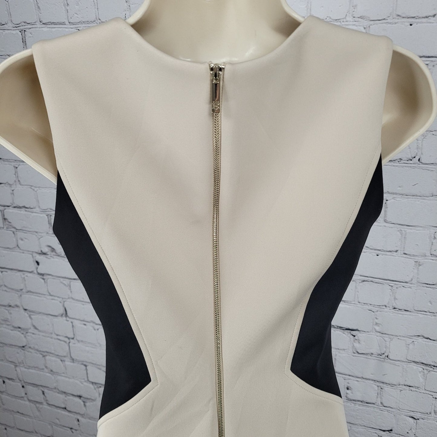 Tommy Hilfiger Beige & Black Sleeveless Stretch Zip Closure Sheath Dress Size 2