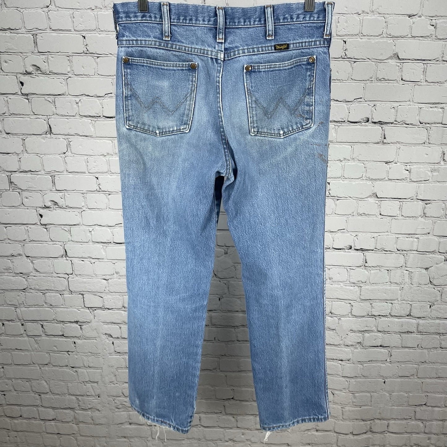 VTG Wrangler Blue Denim Ripped Distressed Straight Leg Jeans USA Size 32 (31x30)