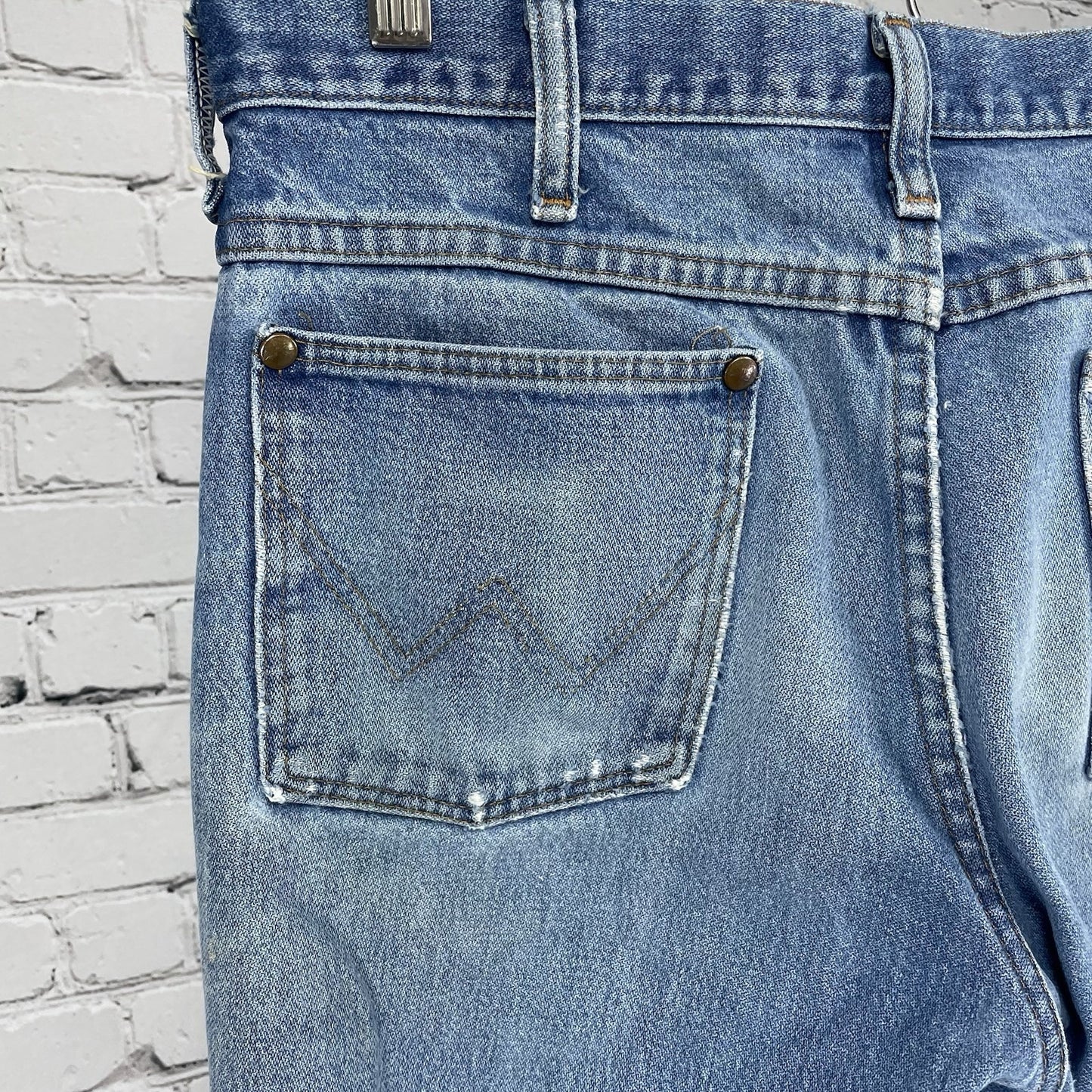 VTG Wrangler Blue Denim Ripped Distressed Straight Leg Jeans USA Size 32 (31x30)