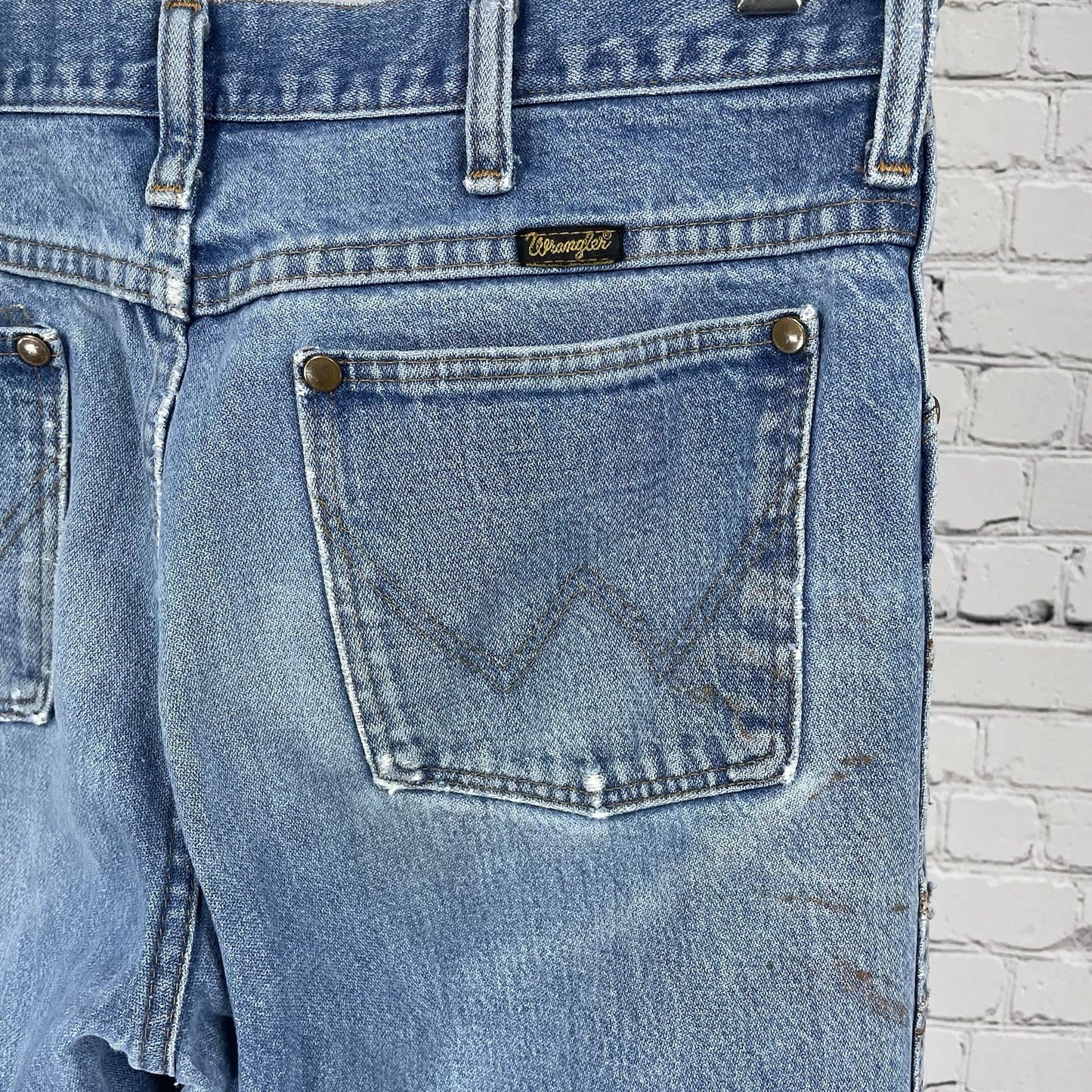 VTG Wrangler Blue Denim Ripped Distressed Straight Leg Jeans USA Size 32 (31x30)