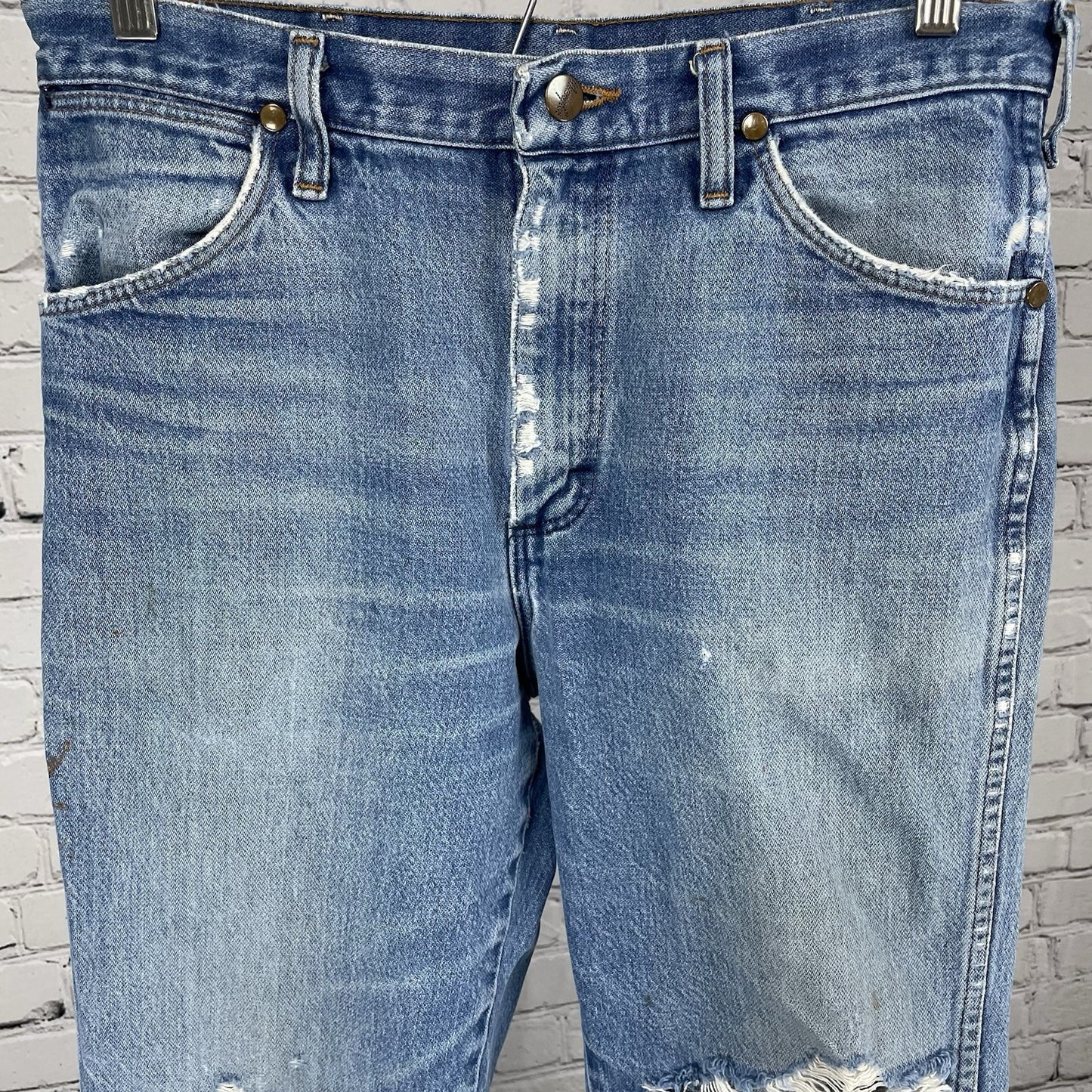 VTG Wrangler Blue Denim Ripped Distressed Straight Leg Jeans USA Size 32 (31x30)