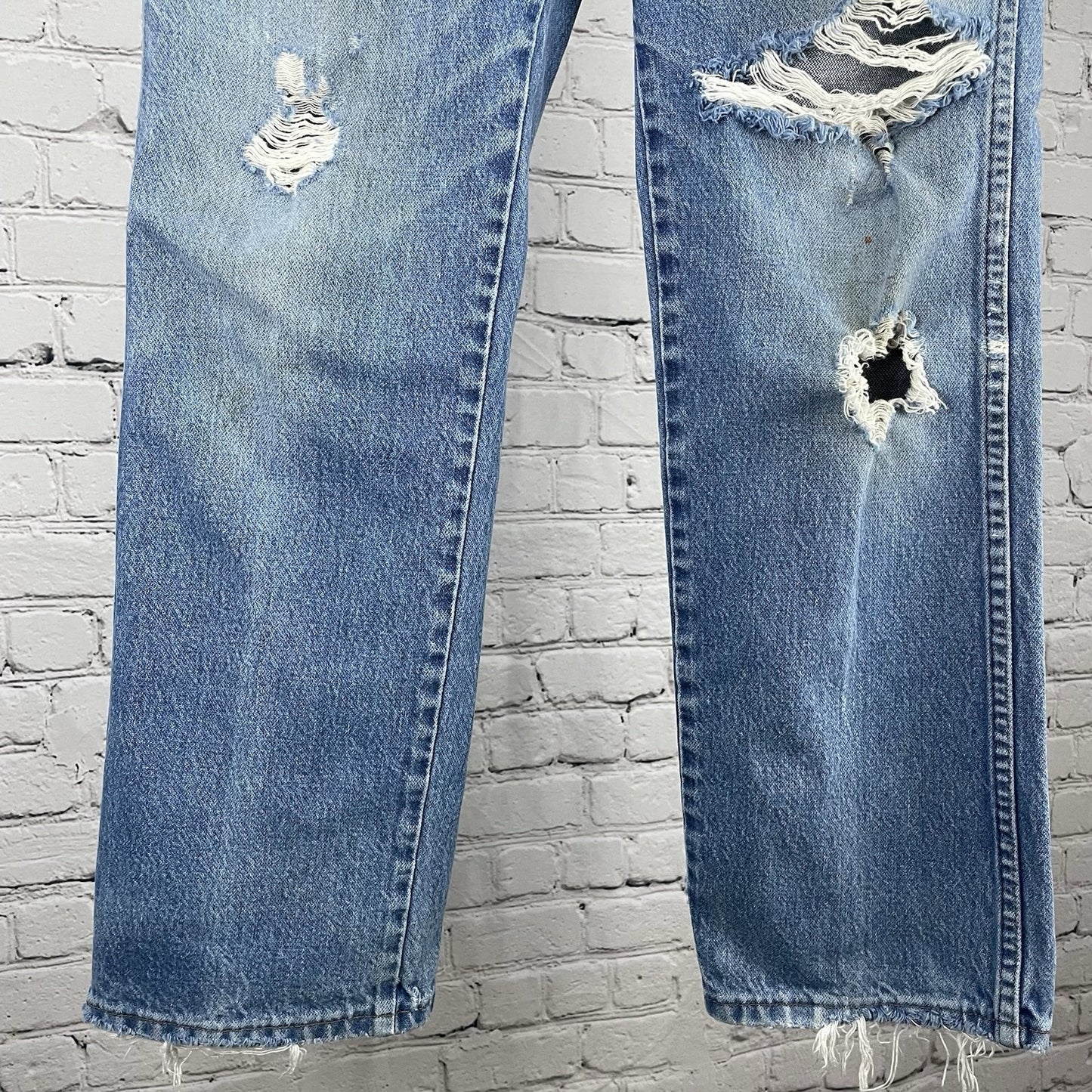 VTG Wrangler Blue Denim Ripped Distressed Straight Leg Jeans USA Size 32 (31x30)
