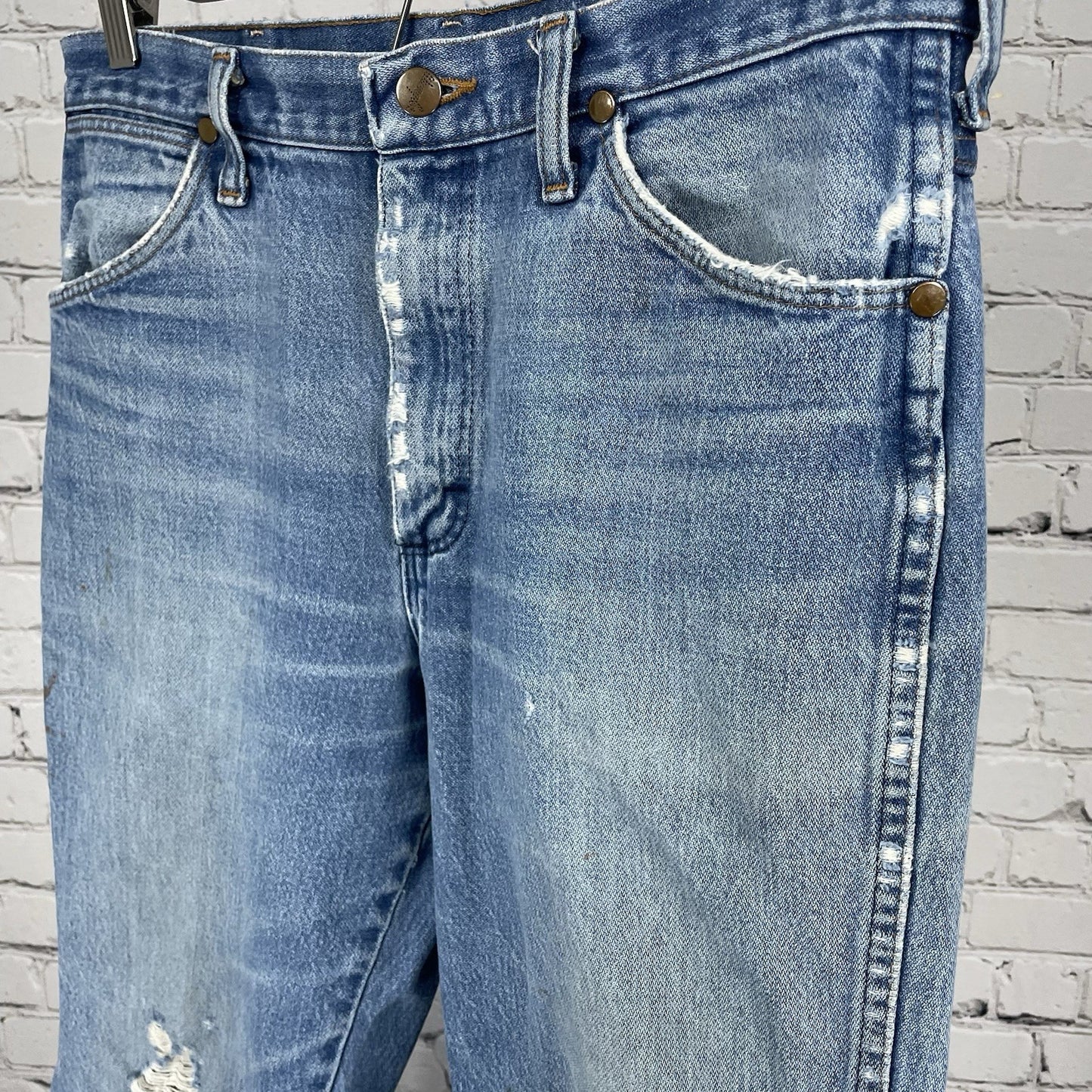 VTG Wrangler Blue Denim Ripped Distressed Straight Leg Jeans USA Size 32 (31x30)