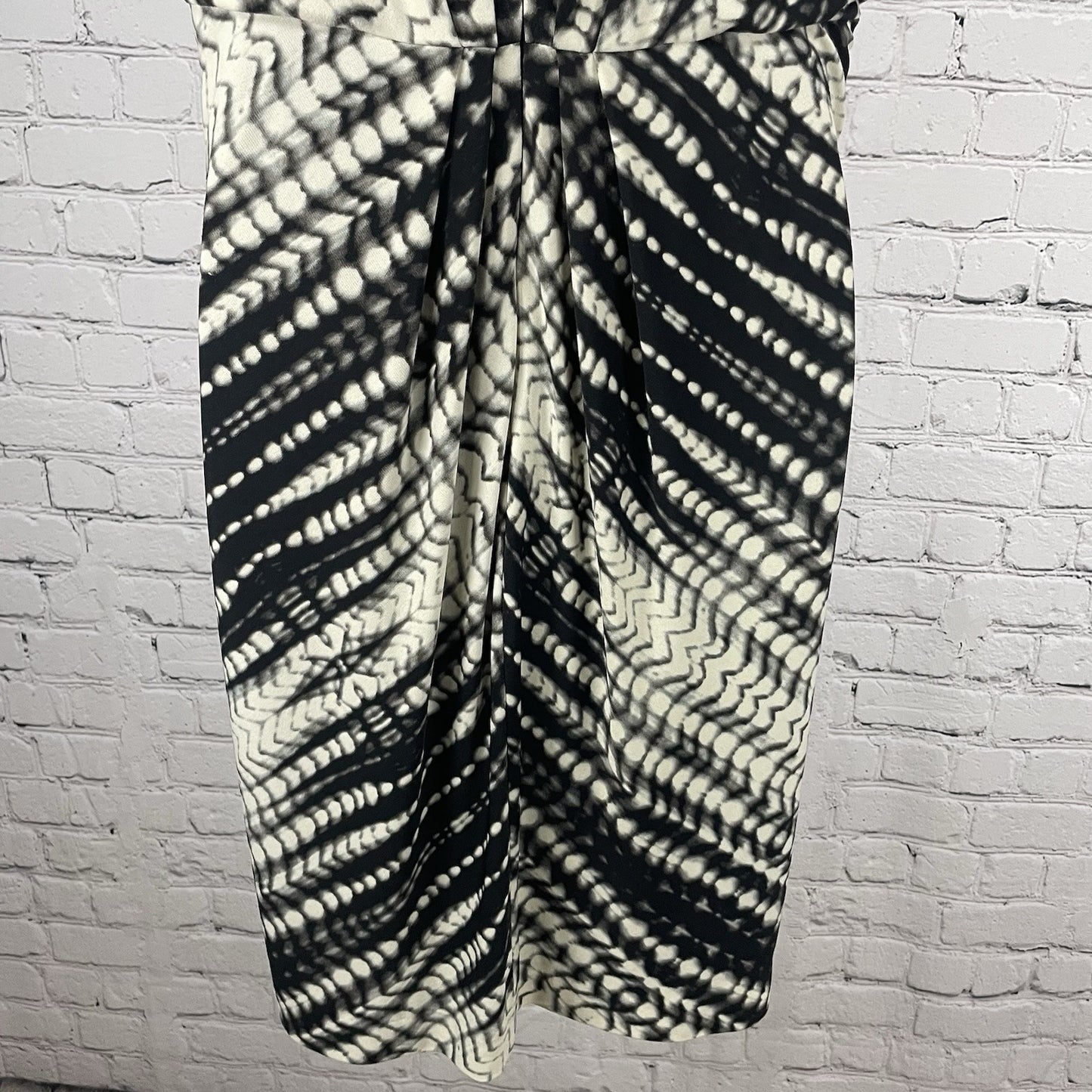 Chico’s Black & Ivory Printed Pleated Slit Sleeve Blouson Dress Size 0.5 US 6