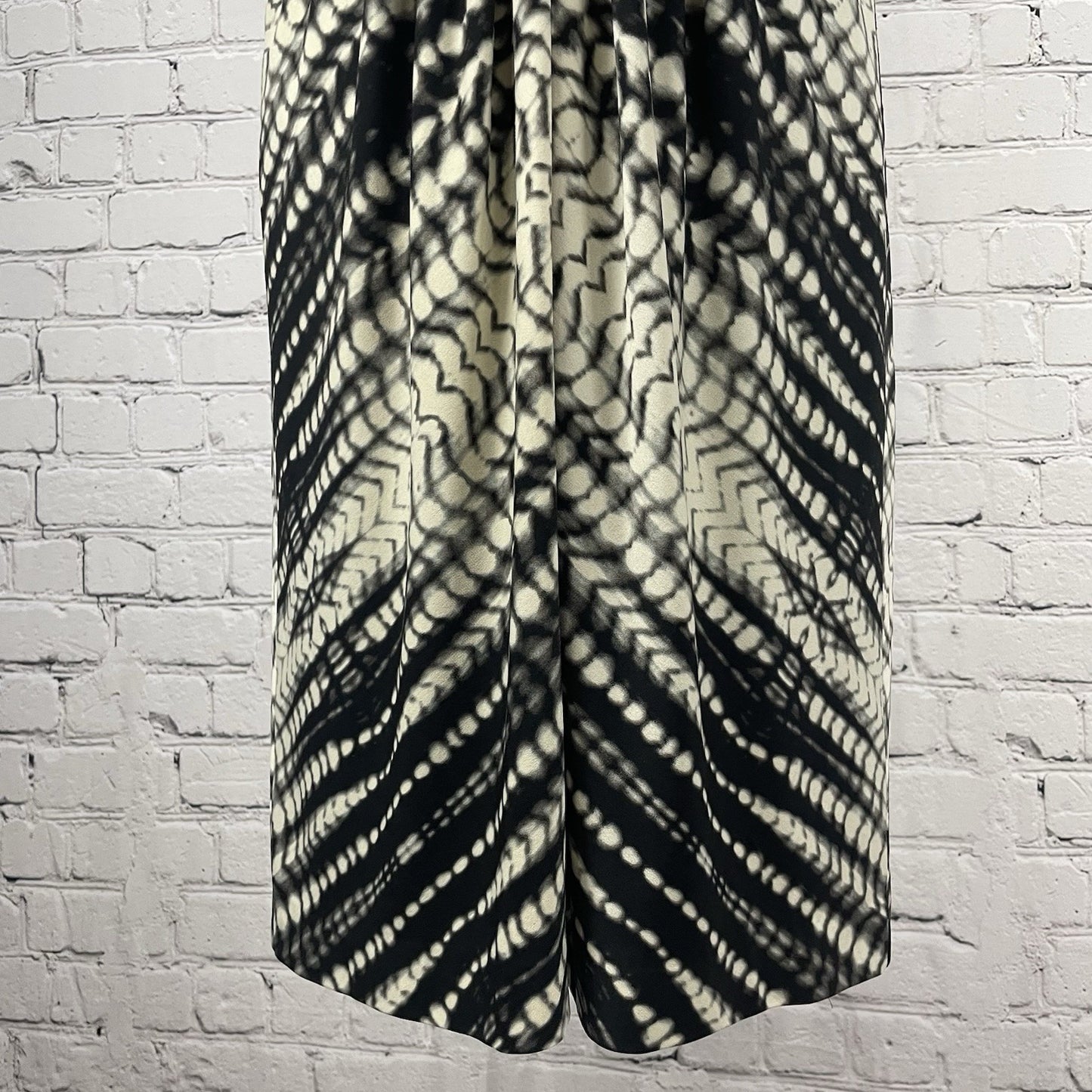 Chico’s Black & Ivory Printed Pleated Slit Sleeve Blouson Dress Size 0.5 US 6