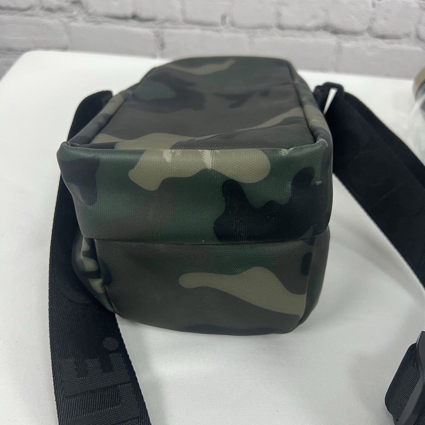 Corkcicle Camo Crossbody 20oz Glass Insulated Water Bottle Sling Bag Pocket
