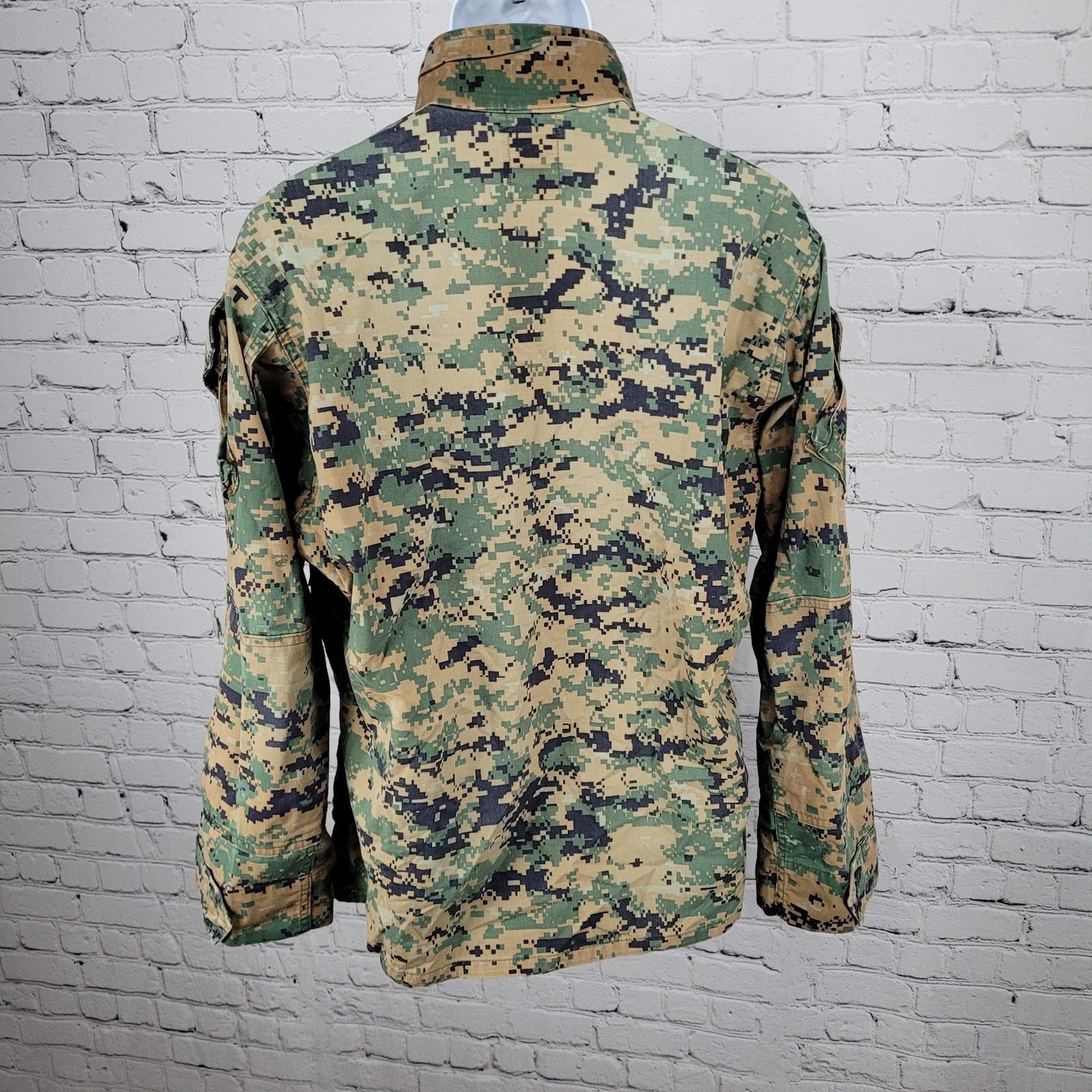 U.S. Marines Digital Camo Uniform Buttoned Long Sleeve Shirt Size Medium M