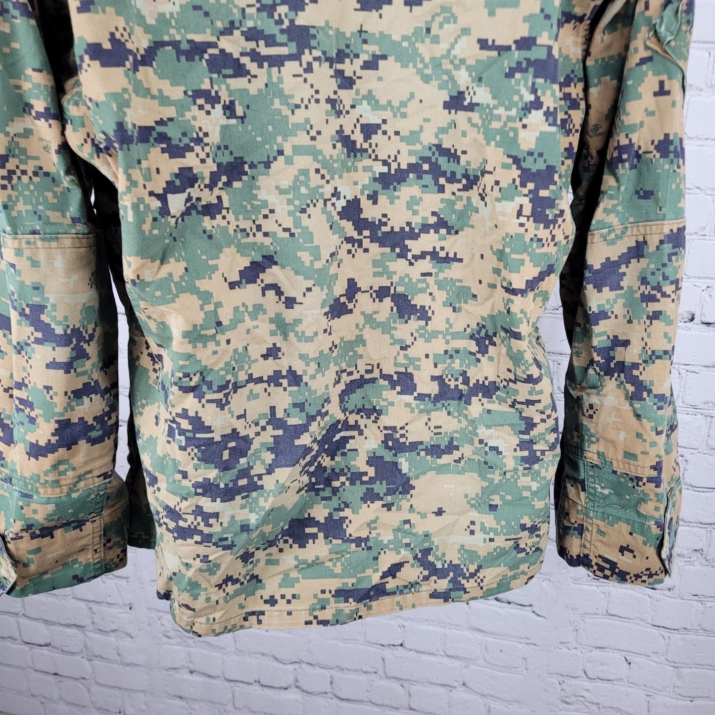 U.S. Marines Digital Camo Uniform Buttoned Long Sleeve Shirt Size Medium M