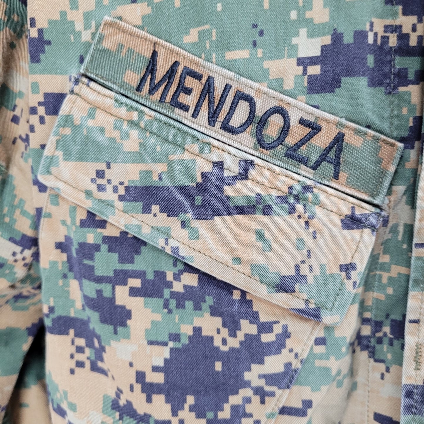 U.S. Marines Digital Camo Uniform Buttoned Long Sleeve Shirt Size Medium M