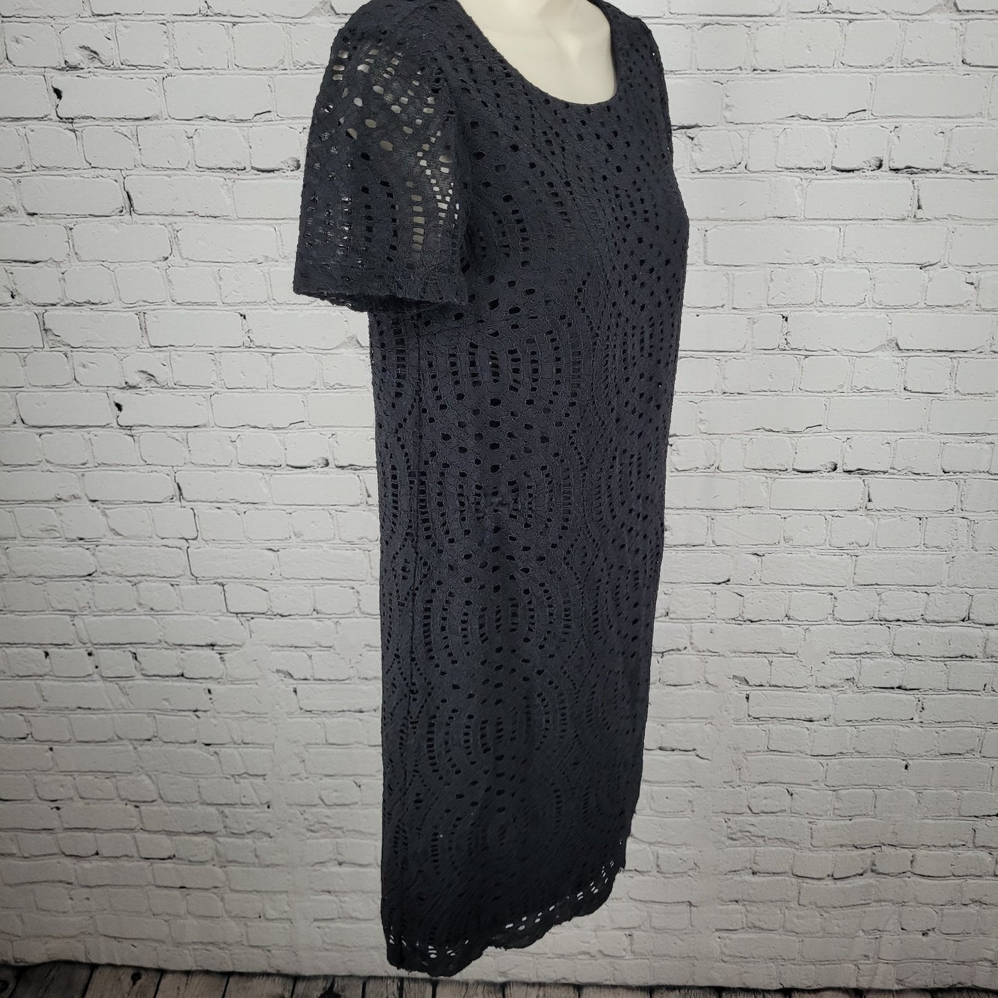 J.CREW Black Eyelet Embroidered Overlay Short Sleeve Lined Dress Size 2