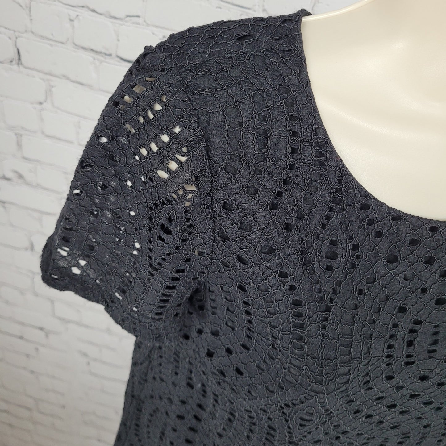 J.CREW Black Eyelet Embroidered Overlay Short Sleeve Lined Dress Size 2