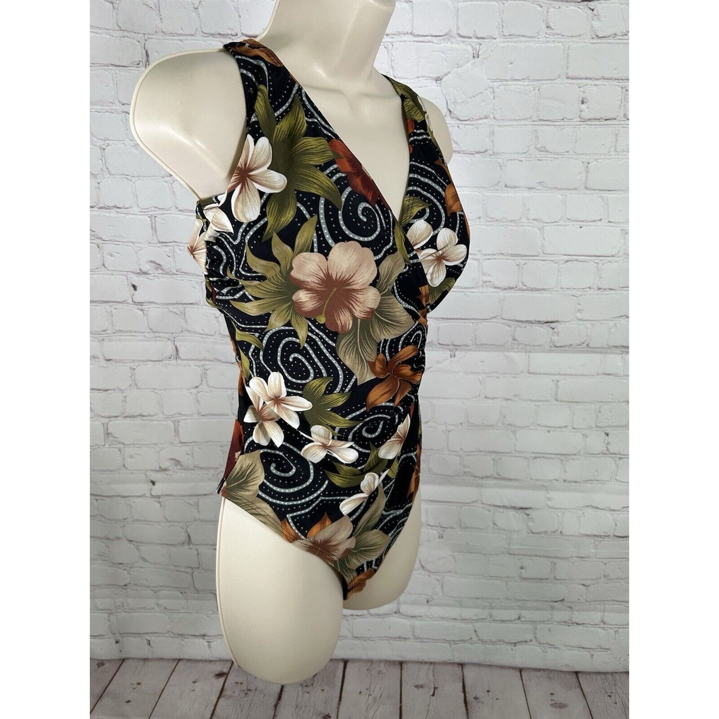 Ocean Dream Collection Floral Built In Padding One Piece Swimsuit 18
