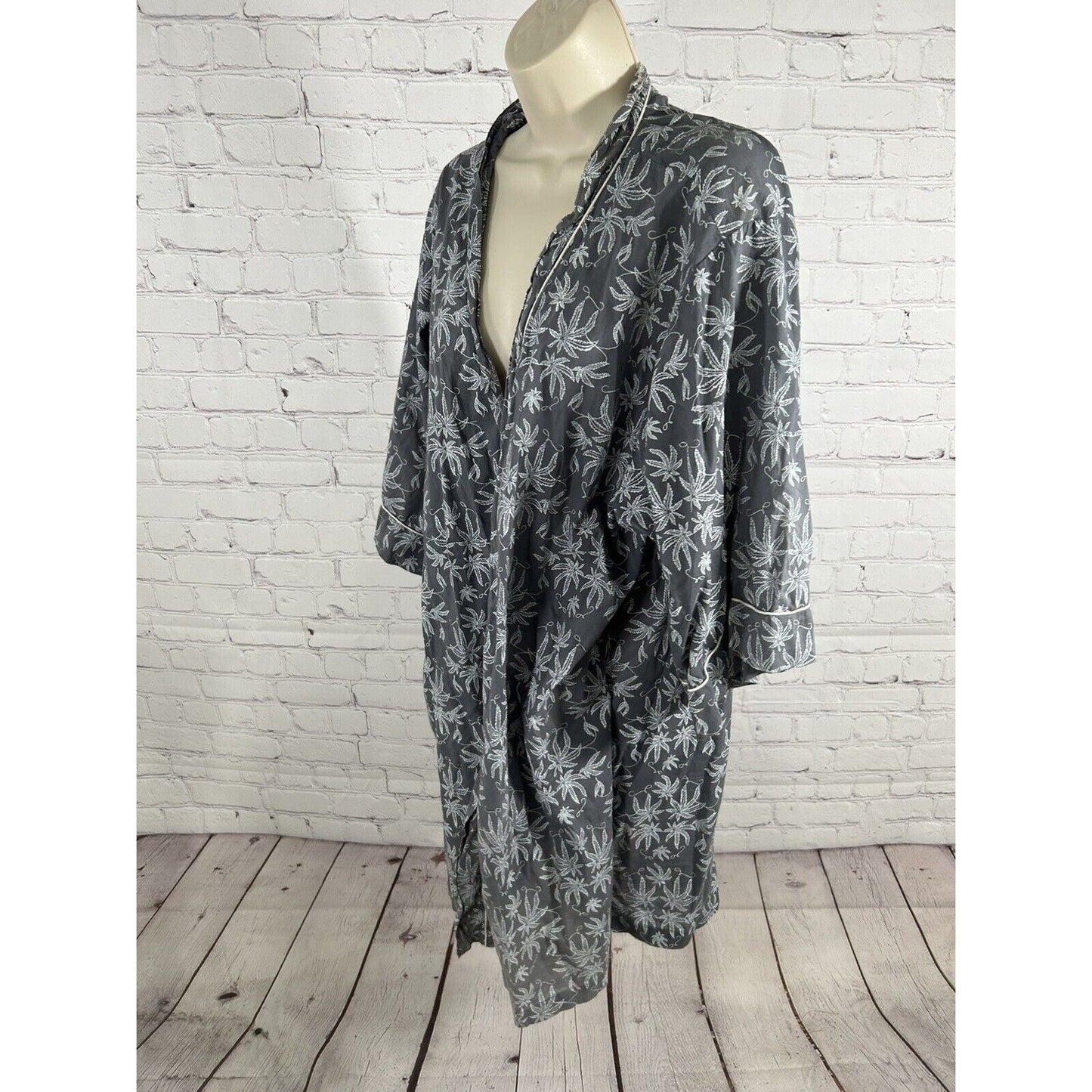 Dawson + Hellmann Gray Cannabis Leaf Print Lightweight Inner Tie House Robe O/S