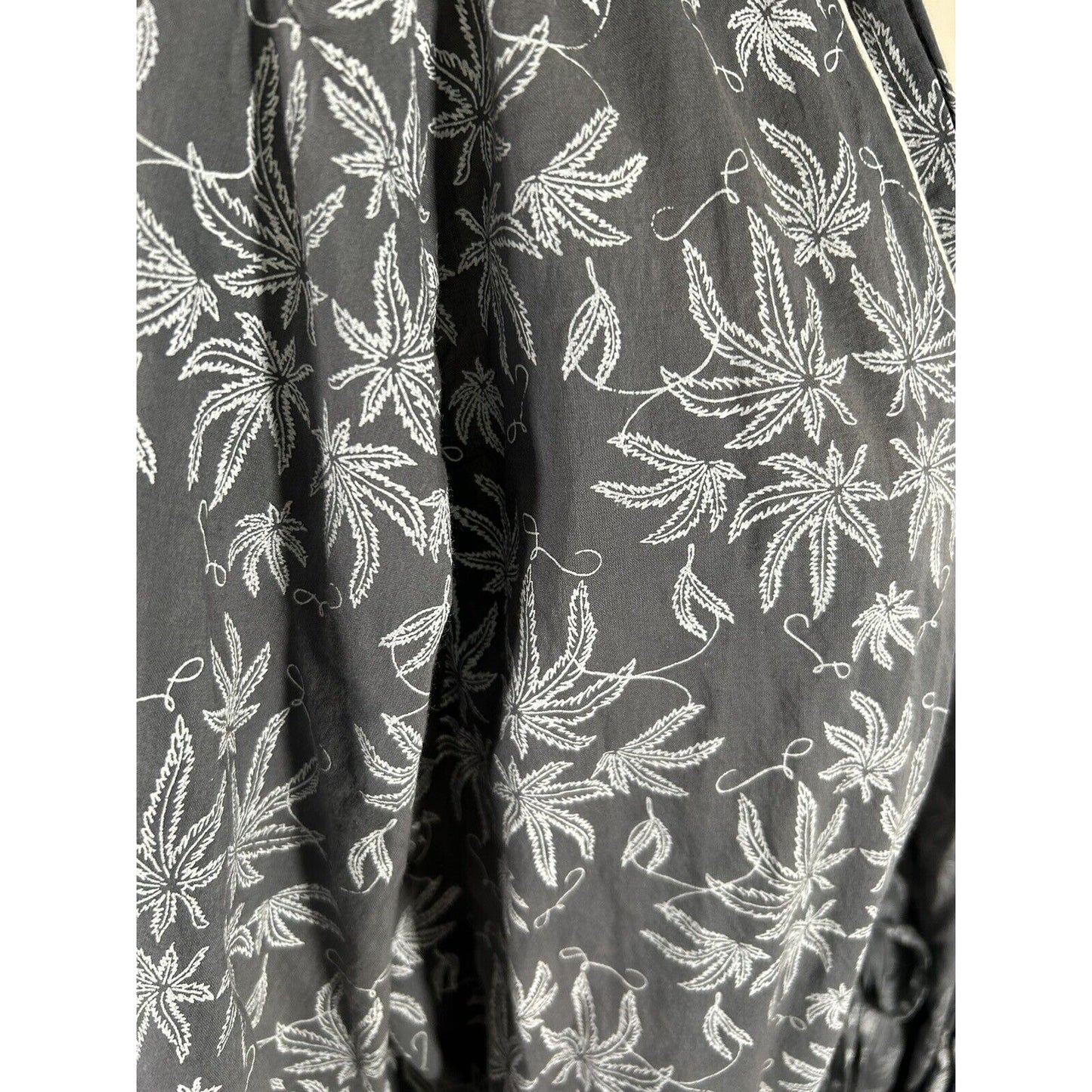 Dawson + Hellmann Gray Cannabis Leaf Print Lightweight Inner Tie House Robe O/S