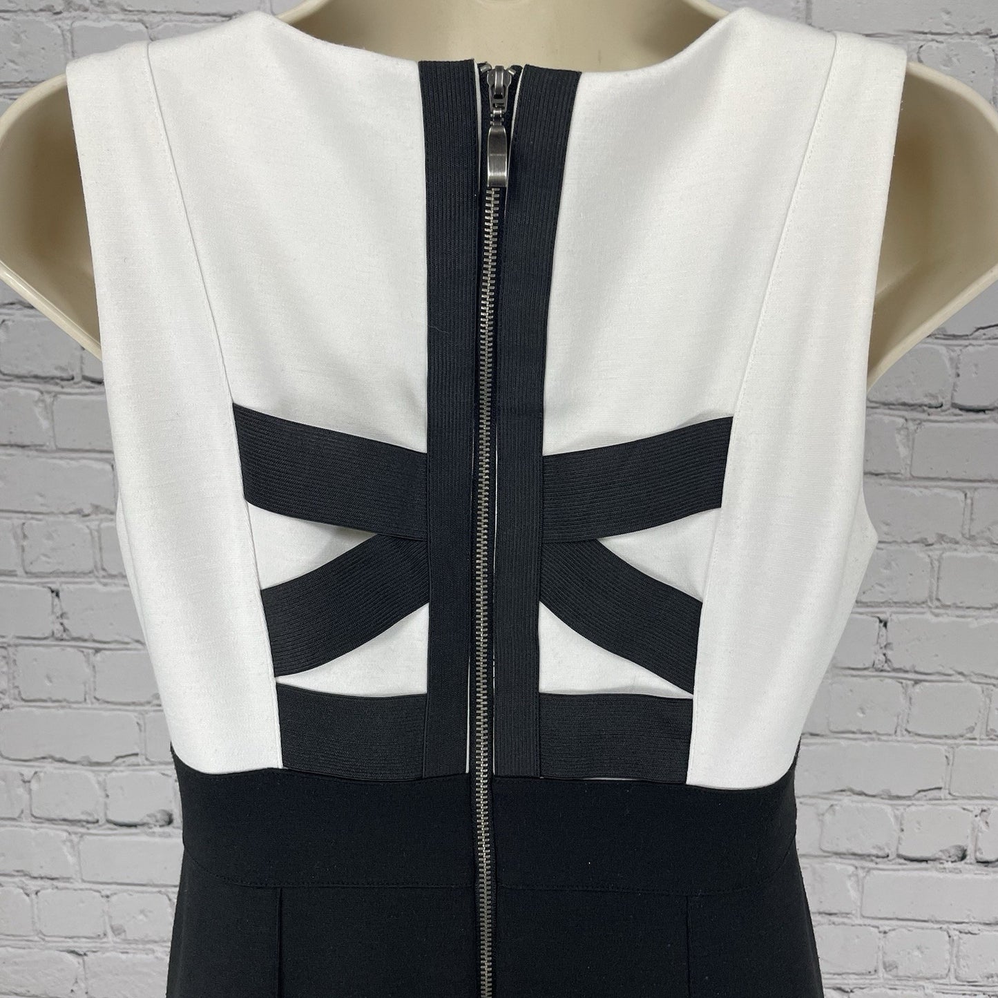 Laundry By Design Black White Sleeveless Zip Lined Stretch Sheath Dress Size 2