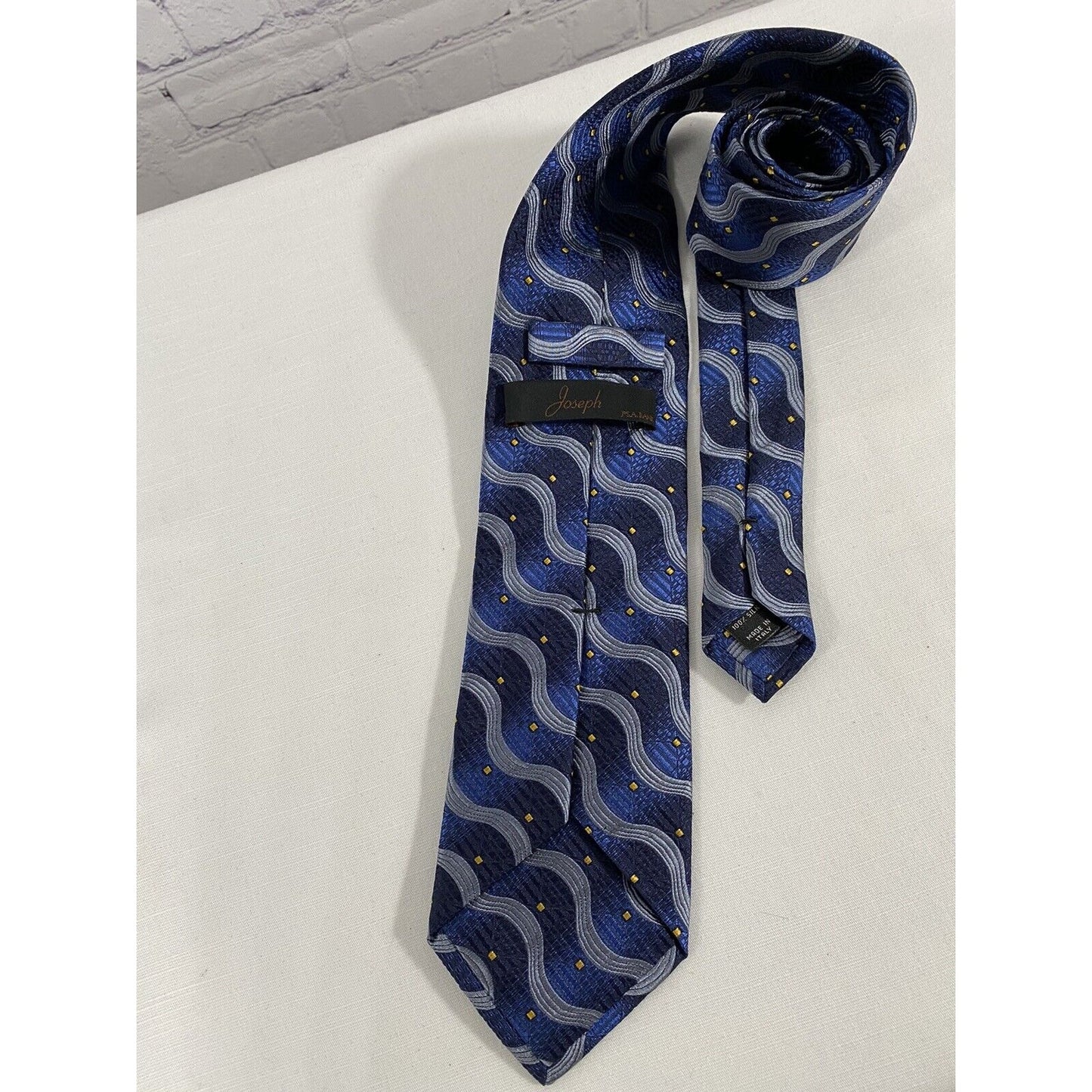 Joseph A Bank 100% Silk Blue Silver Yellow Waves Italy Neck Tie (58” x 3”)