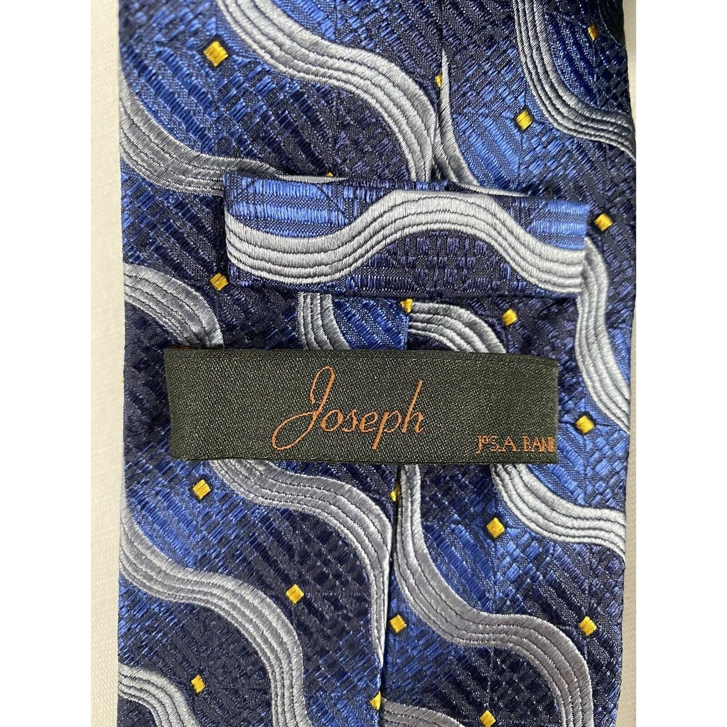 Joseph A Bank 100% Silk Blue Silver Yellow Waves Italy Neck Tie (58” x 3”)