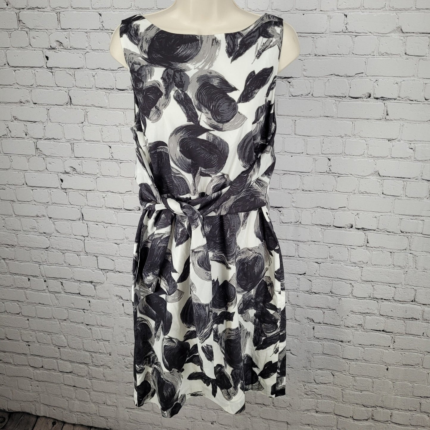 Ann Taylor Black & White Belted Sleeveless Lined Stretch Shift Dress Size 12
