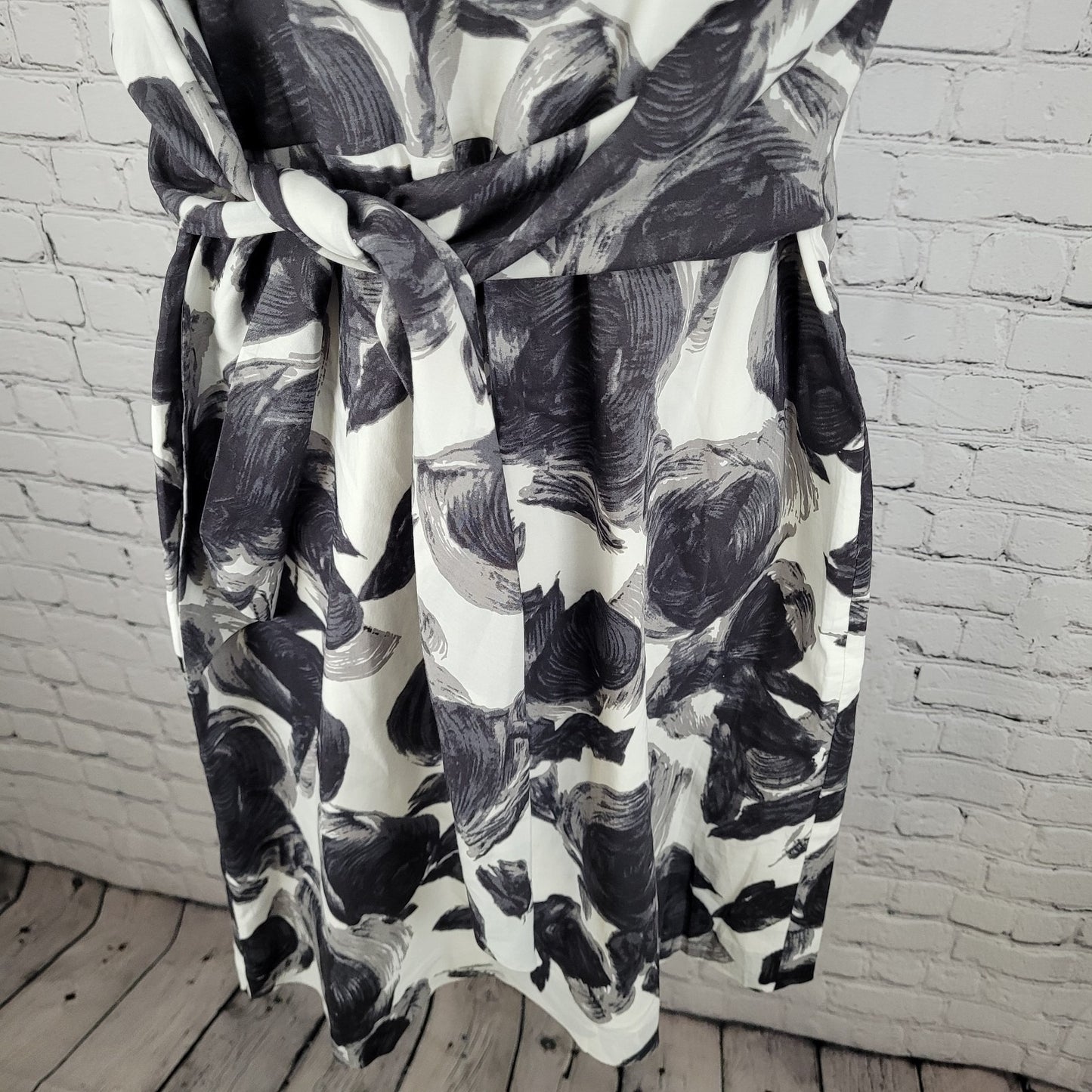 Ann Taylor Black & White Belted Sleeveless Lined Stretch Shift Dress Size 12