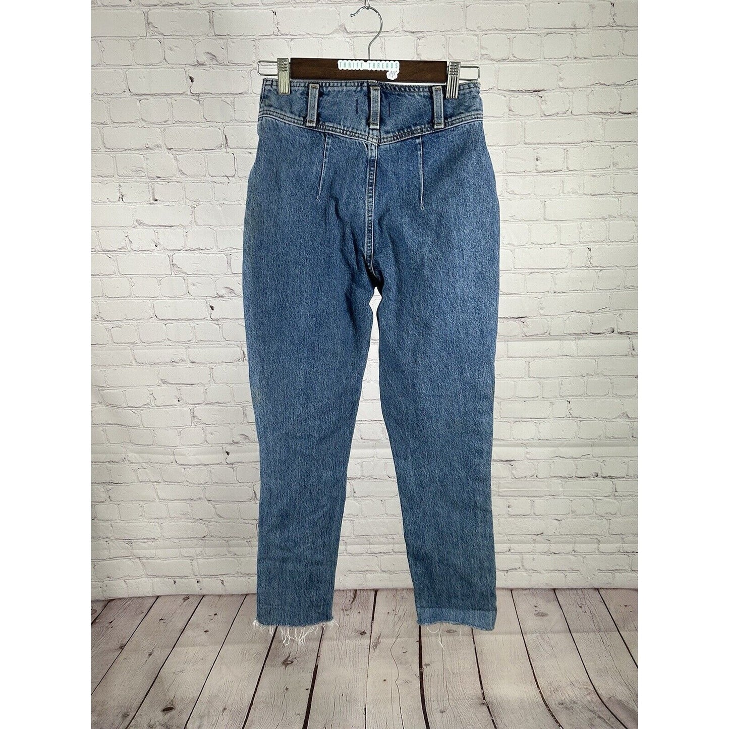 Abercrombie & Fitch Medium Wash High Rise Women’s A&F Mom Jeans 24 (24 x 28.5)