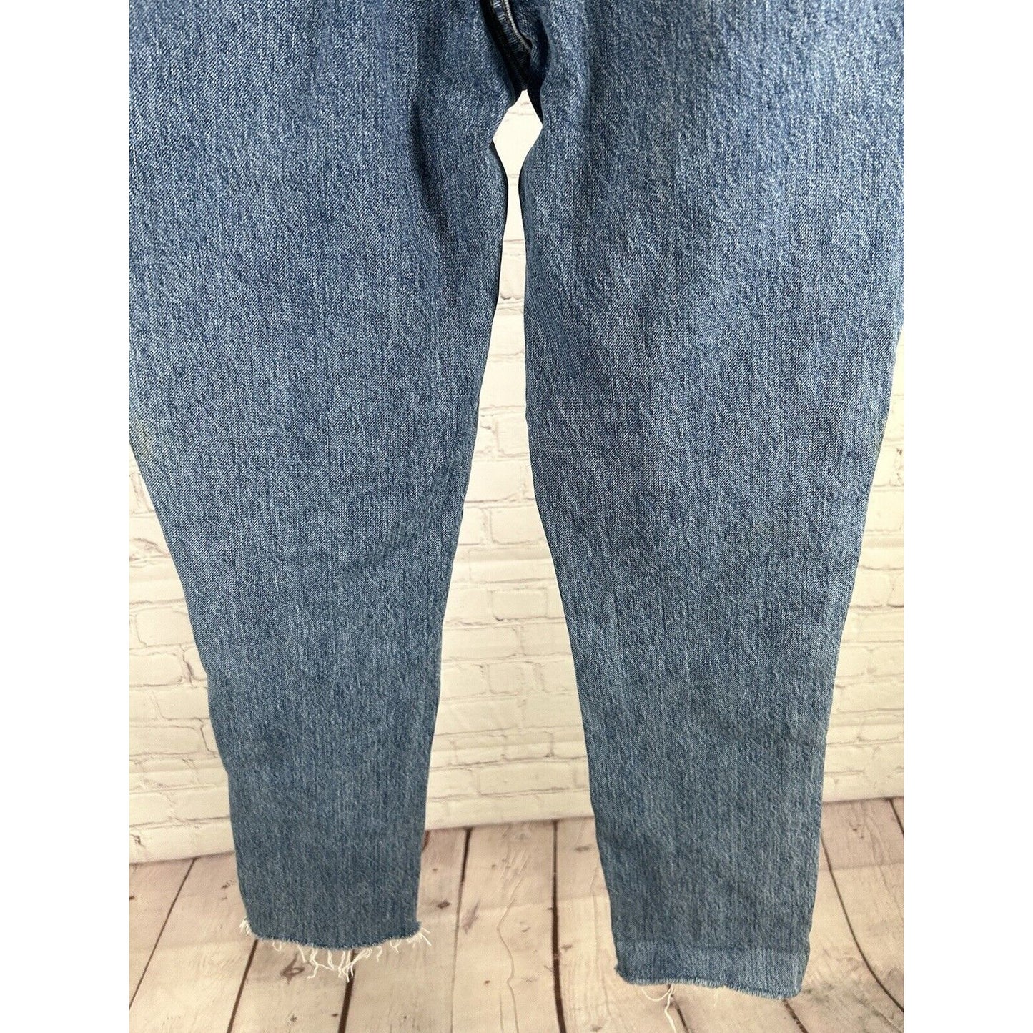 Abercrombie & Fitch Medium Wash High Rise Women’s A&F Mom Jeans 24 (24 x 28.5)