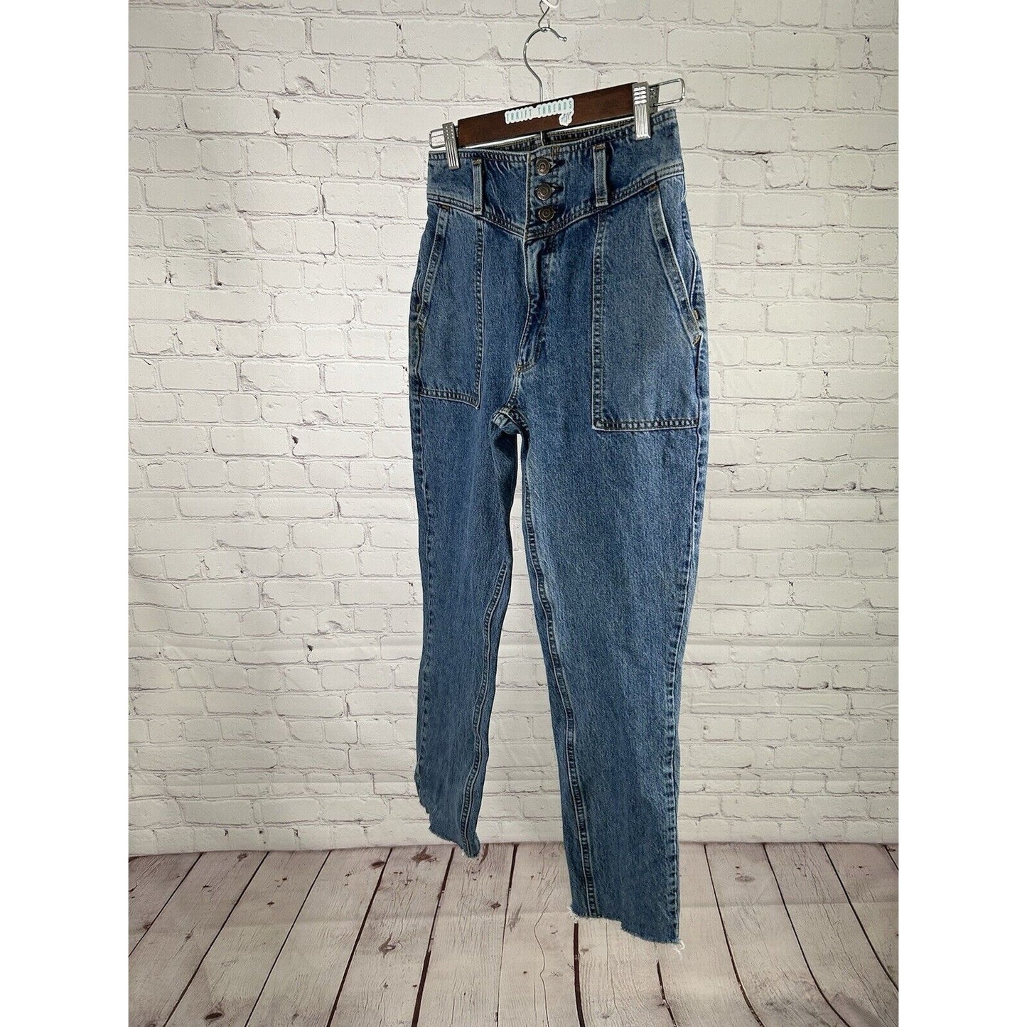 Abercrombie & Fitch Medium Wash High Rise Women’s A&F Mom Jeans 24 (24 x 28.5)