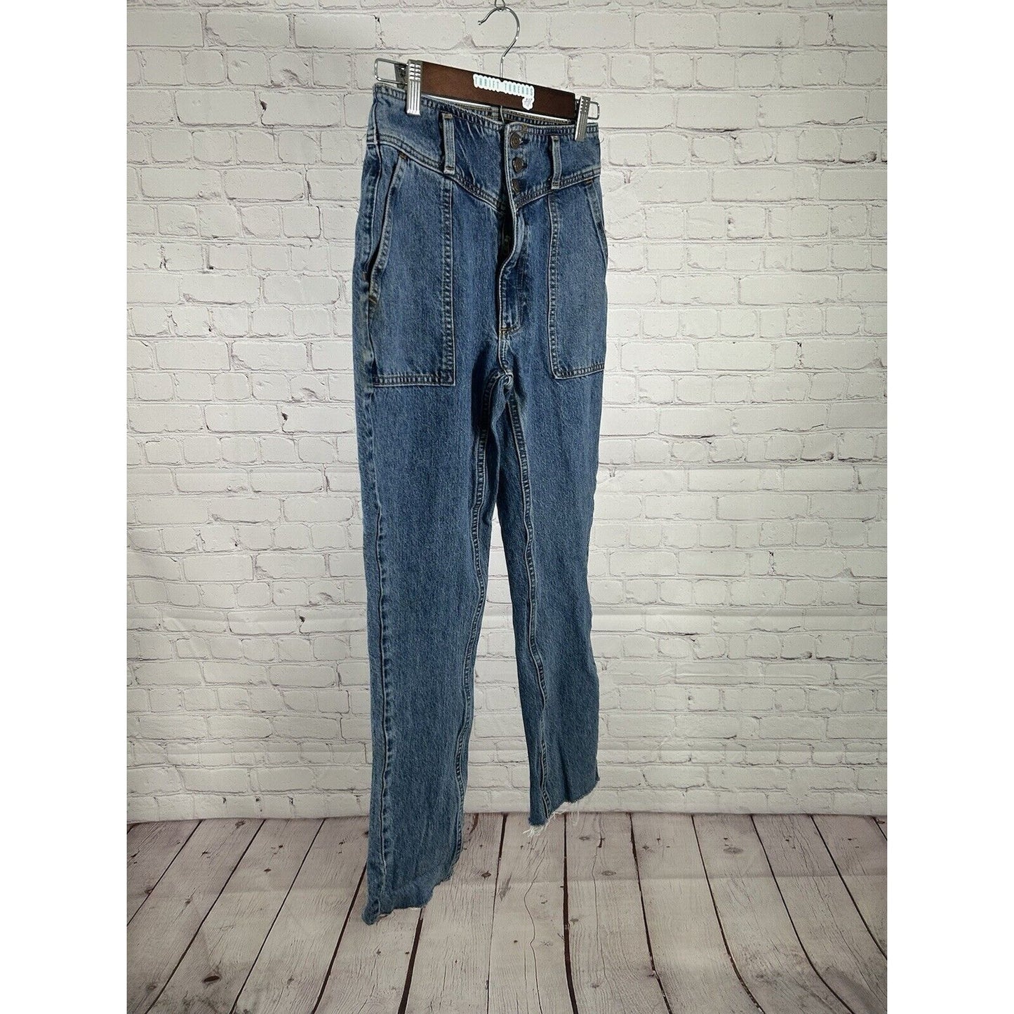 Abercrombie & Fitch Medium Wash High Rise Women’s A&F Mom Jeans 24 (24 x 28.5)